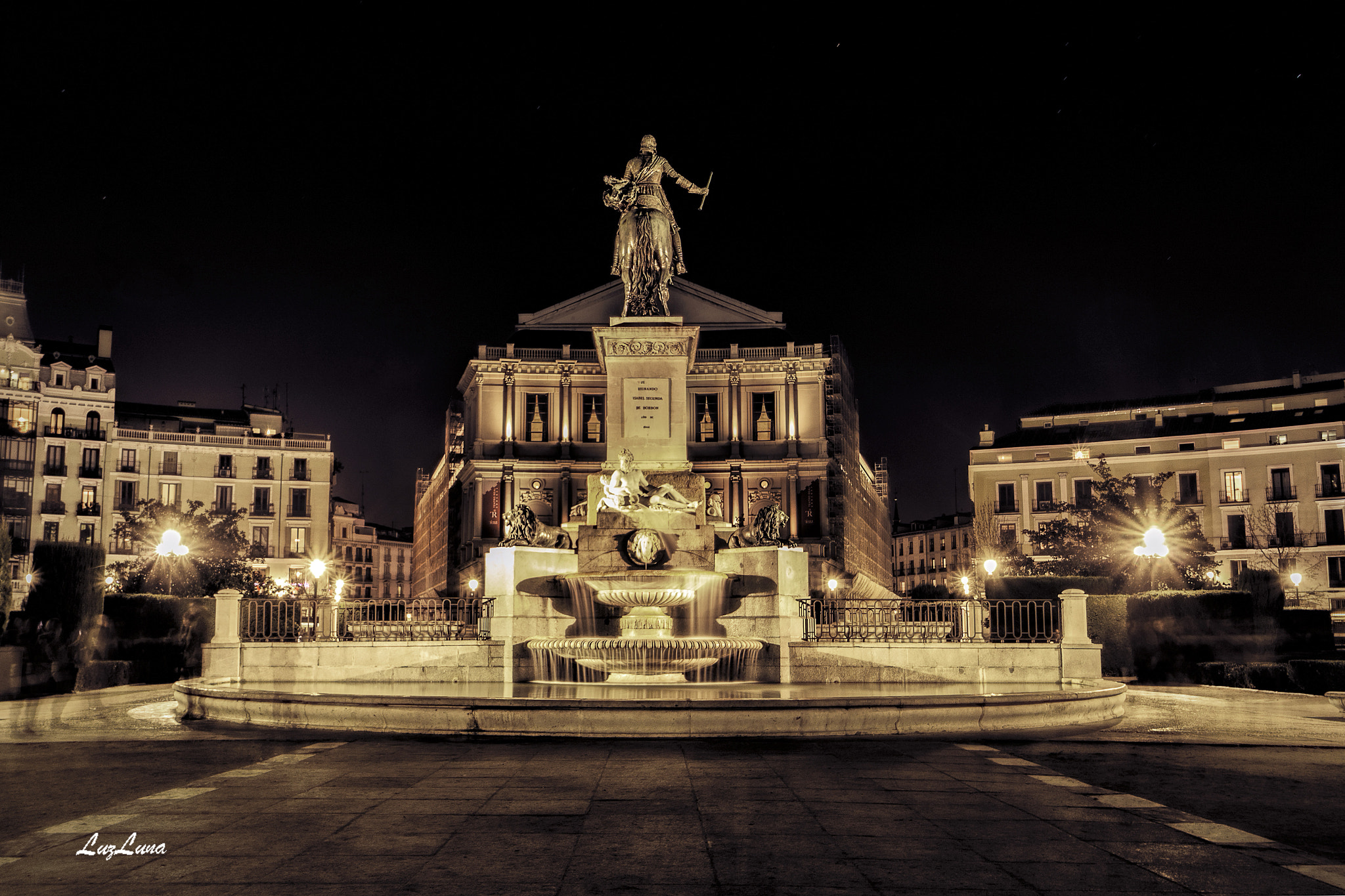 Sigma 10-20mm F3.5 EX DC HSM sample photo. Plaza de oriente photography