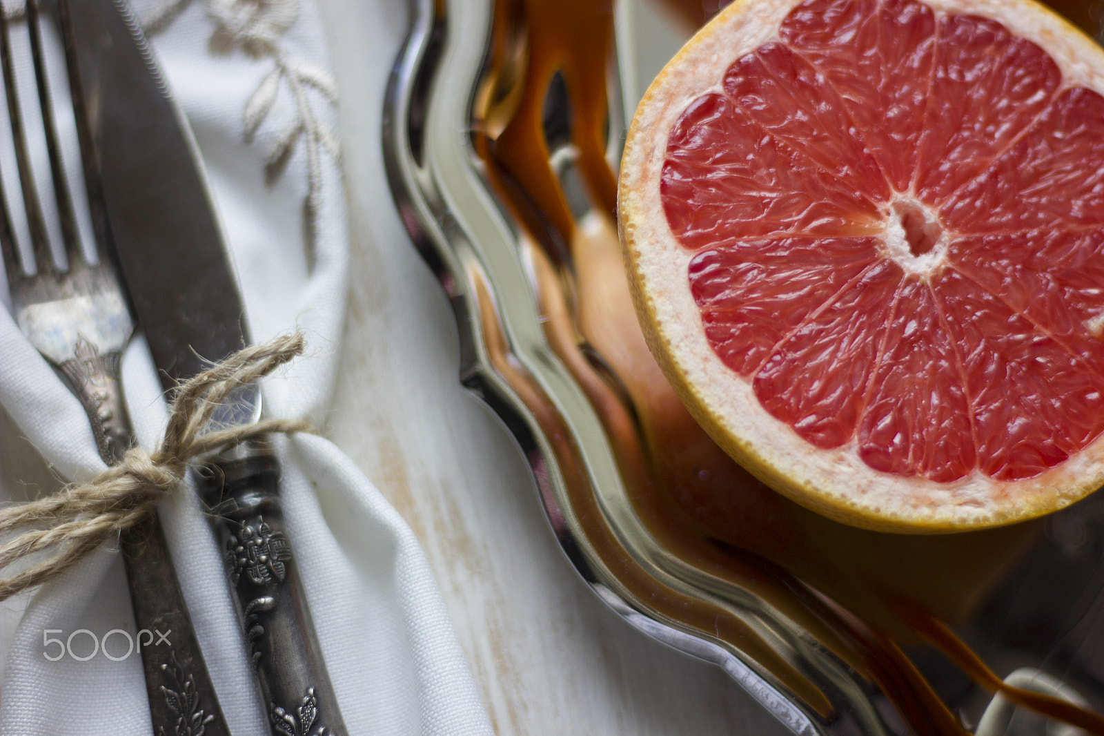 Canon EOS 550D (EOS Rebel T2i / EOS Kiss X4) sample photo. A composition of grey fruits and oranges served on photography