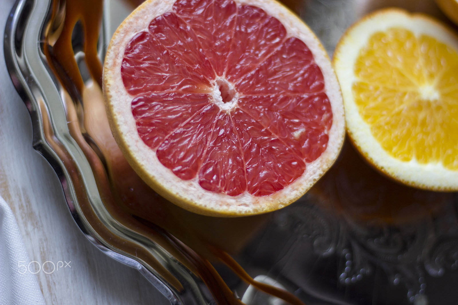 Canon EOS 550D (EOS Rebel T2i / EOS Kiss X4) sample photo. A composition of grey fruits and oranges served on photography