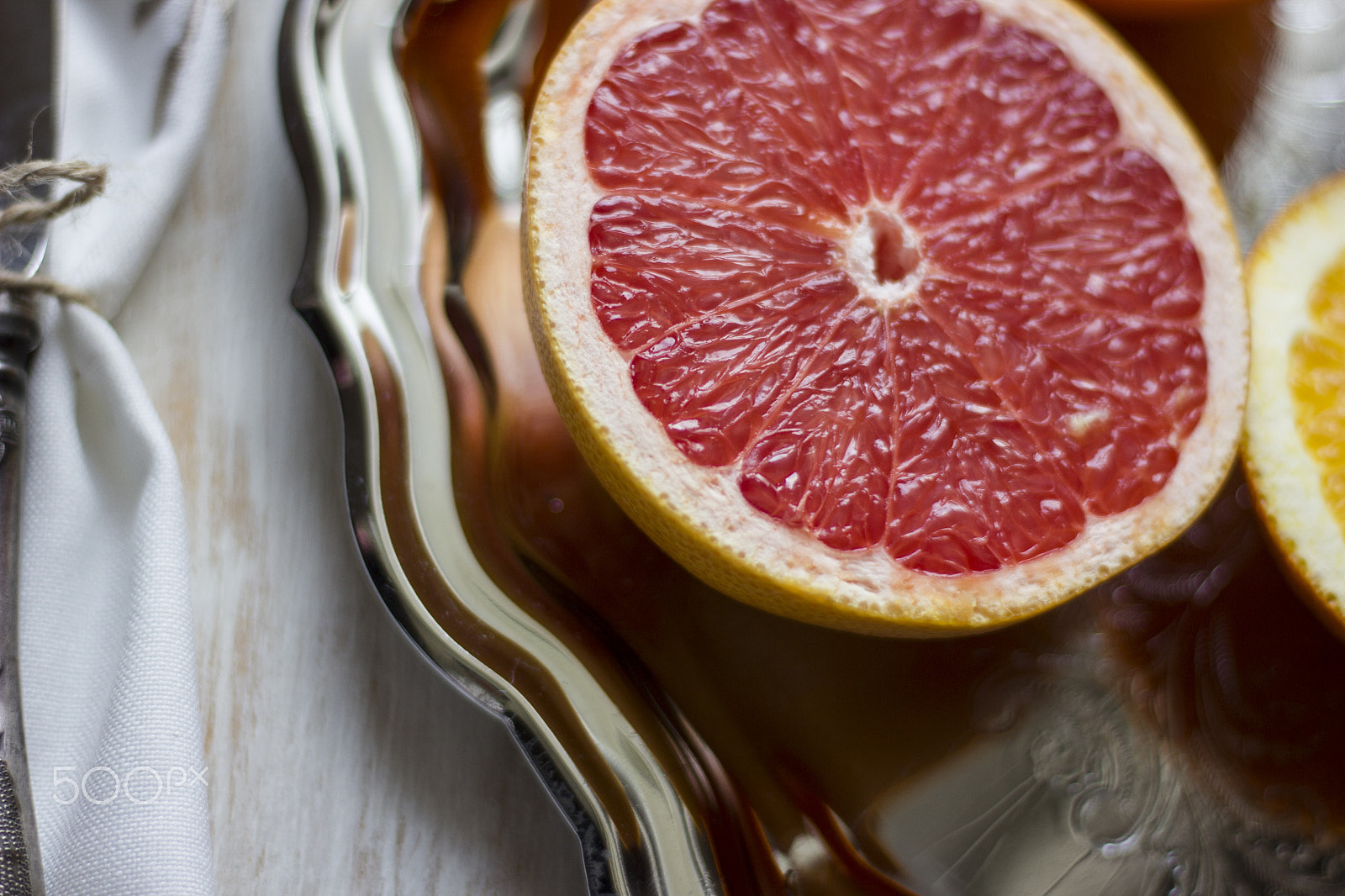 Canon EOS 550D (EOS Rebel T2i / EOS Kiss X4) sample photo. A composition of grey fruits and oranges served on photography