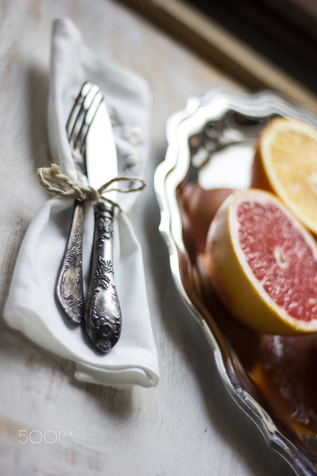 Canon EOS 550D (EOS Rebel T2i / EOS Kiss X4) sample photo. A composition of grey fruits and oranges served on photography