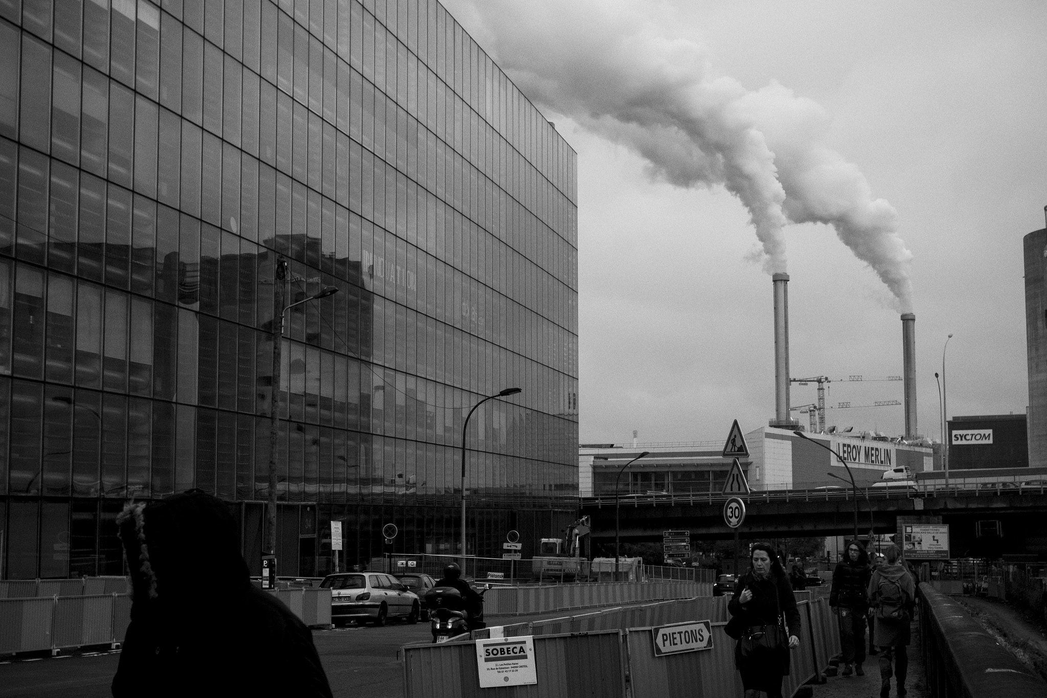 Canon EOS 700D (EOS Rebel T5i / EOS Kiss X7i) + Canon EF 17-40mm F4L USM sample photo. Paris under modernism and industry，paris photography