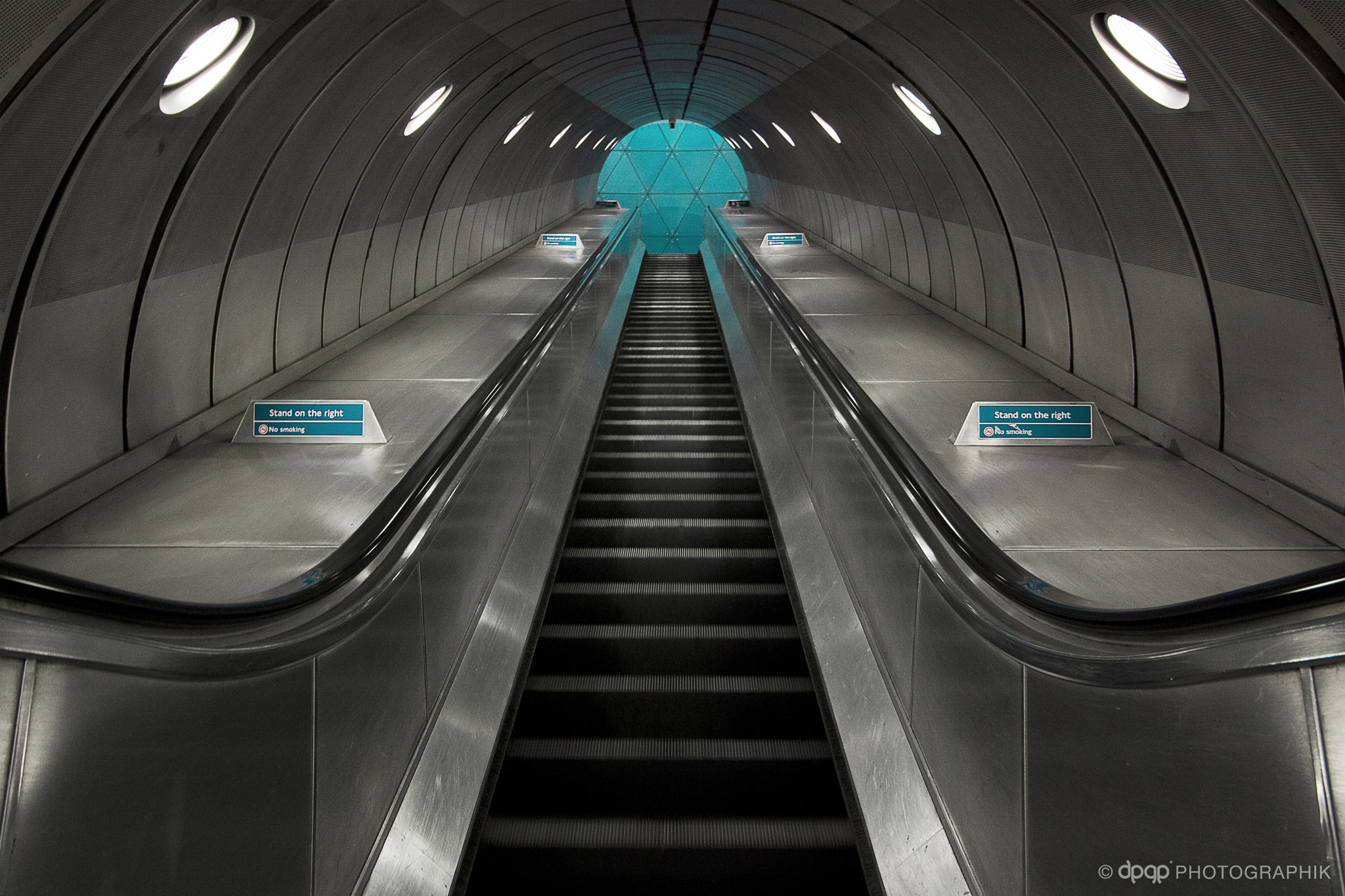 Canon EOS 450D (EOS Rebel XSi / EOS Kiss X2) sample photo. London underground stairway photography