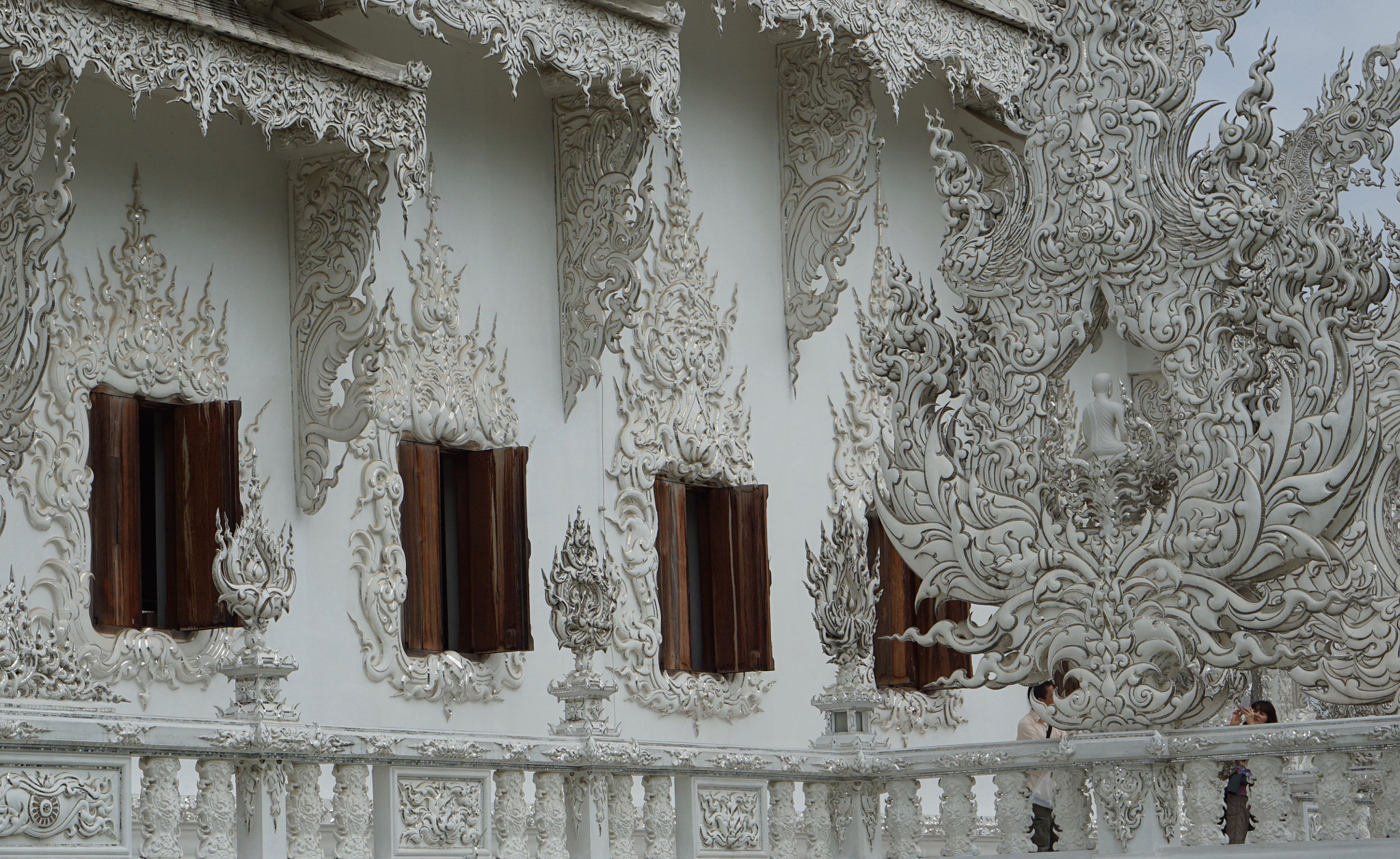 Sony a6000 + Sony Vario-Tessar T* E 16-70mm F4 ZA OSS sample photo. Wat rong khun photography