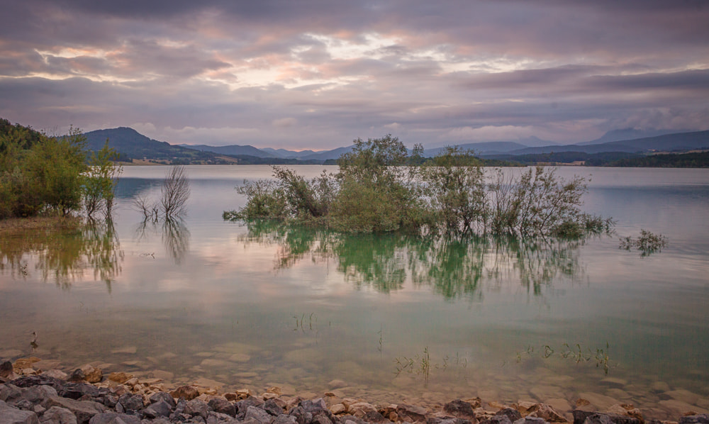 Canon EF-S 18-55mm F3.5-5.6 II sample photo. French lake photography
