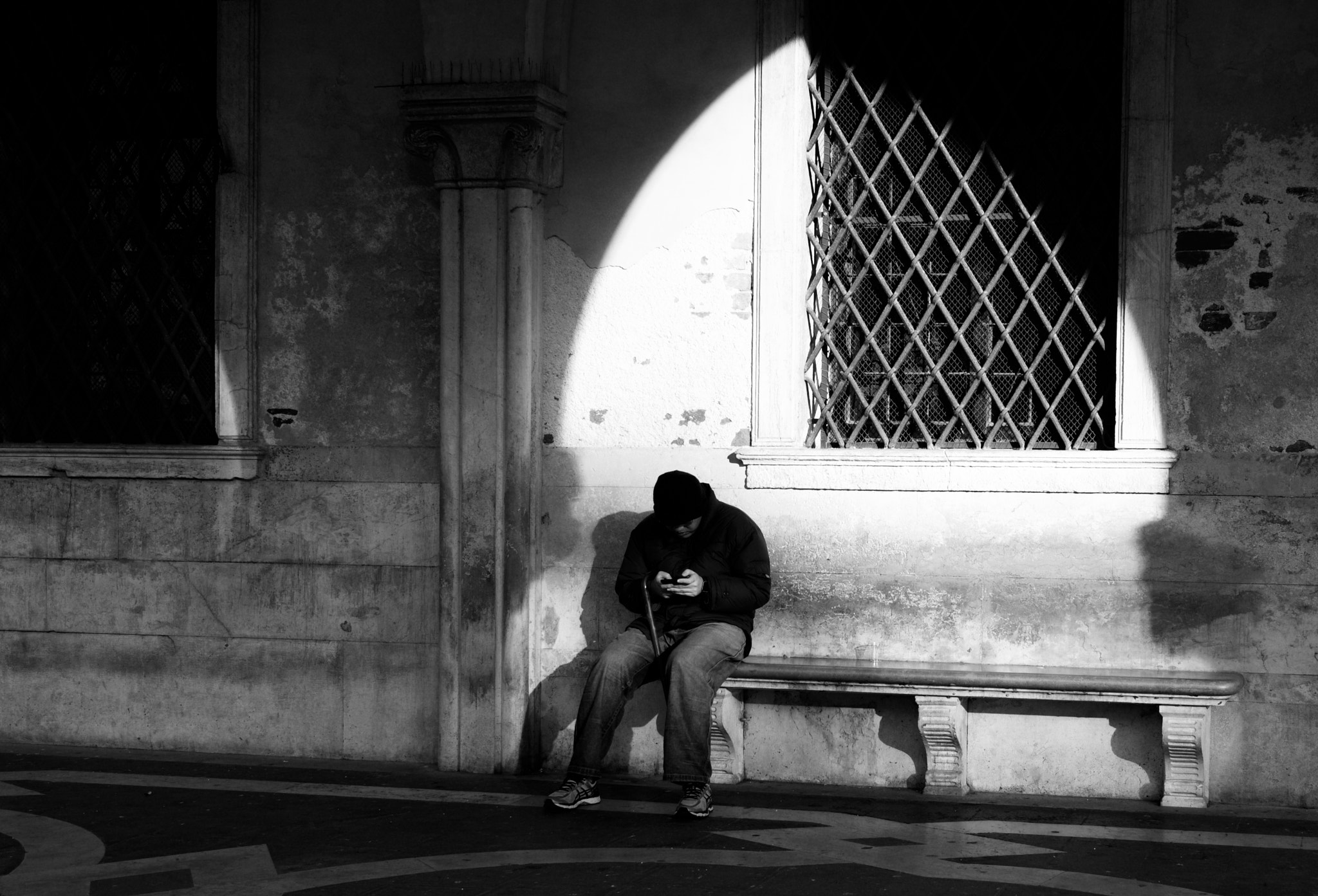 Sony Cyber-shot DSC-RX1 sample photo. The tourist relax after his tour finished photography