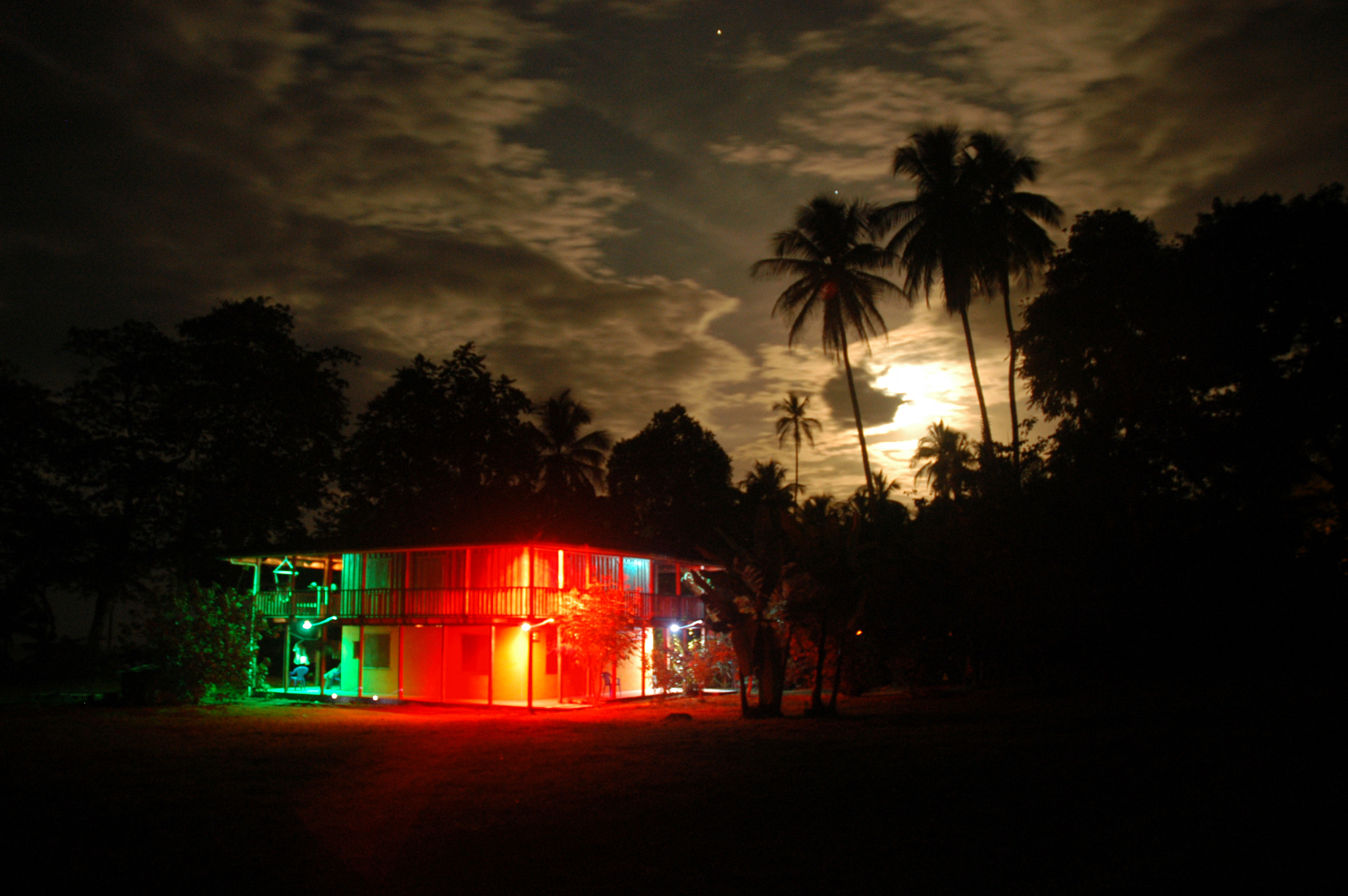 Nikon D100 sample photo. Coastal abode photography