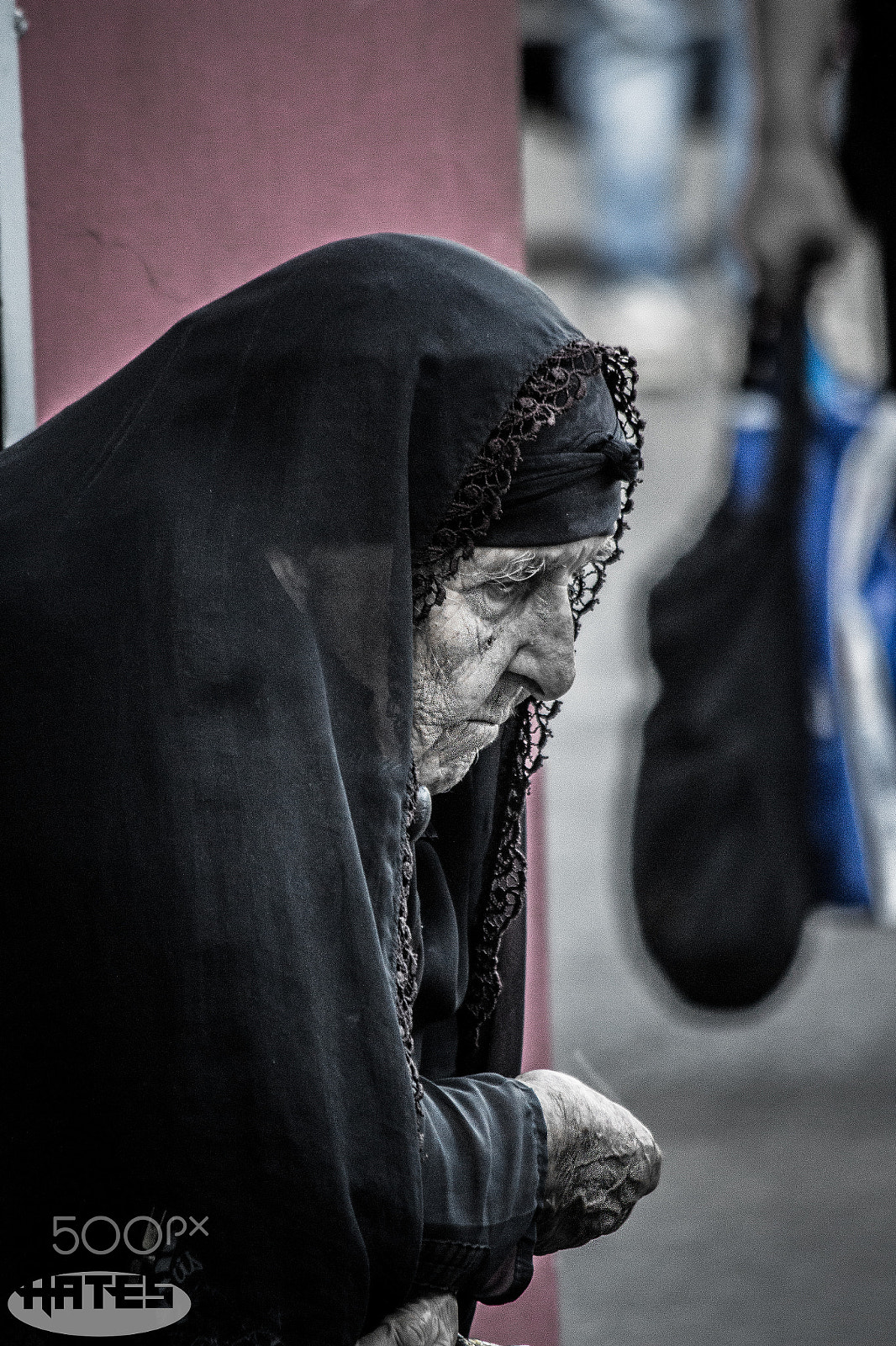 Canon EF-S 55-250mm F4-5.6 IS sample photo. Old woman photography