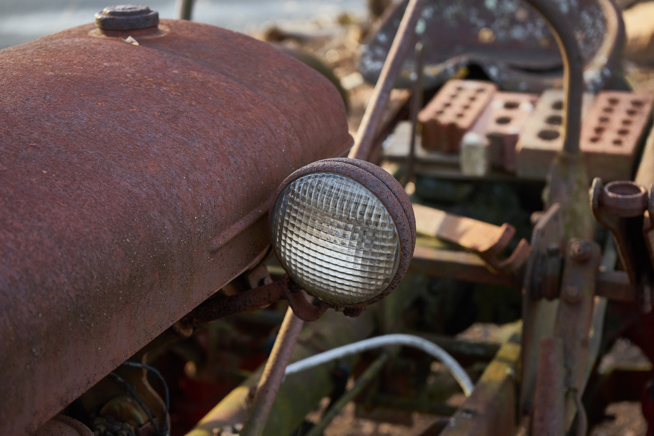 Sony FE 28-70mm F3.5-5.6 OSS sample photo. Rustic lamp photography