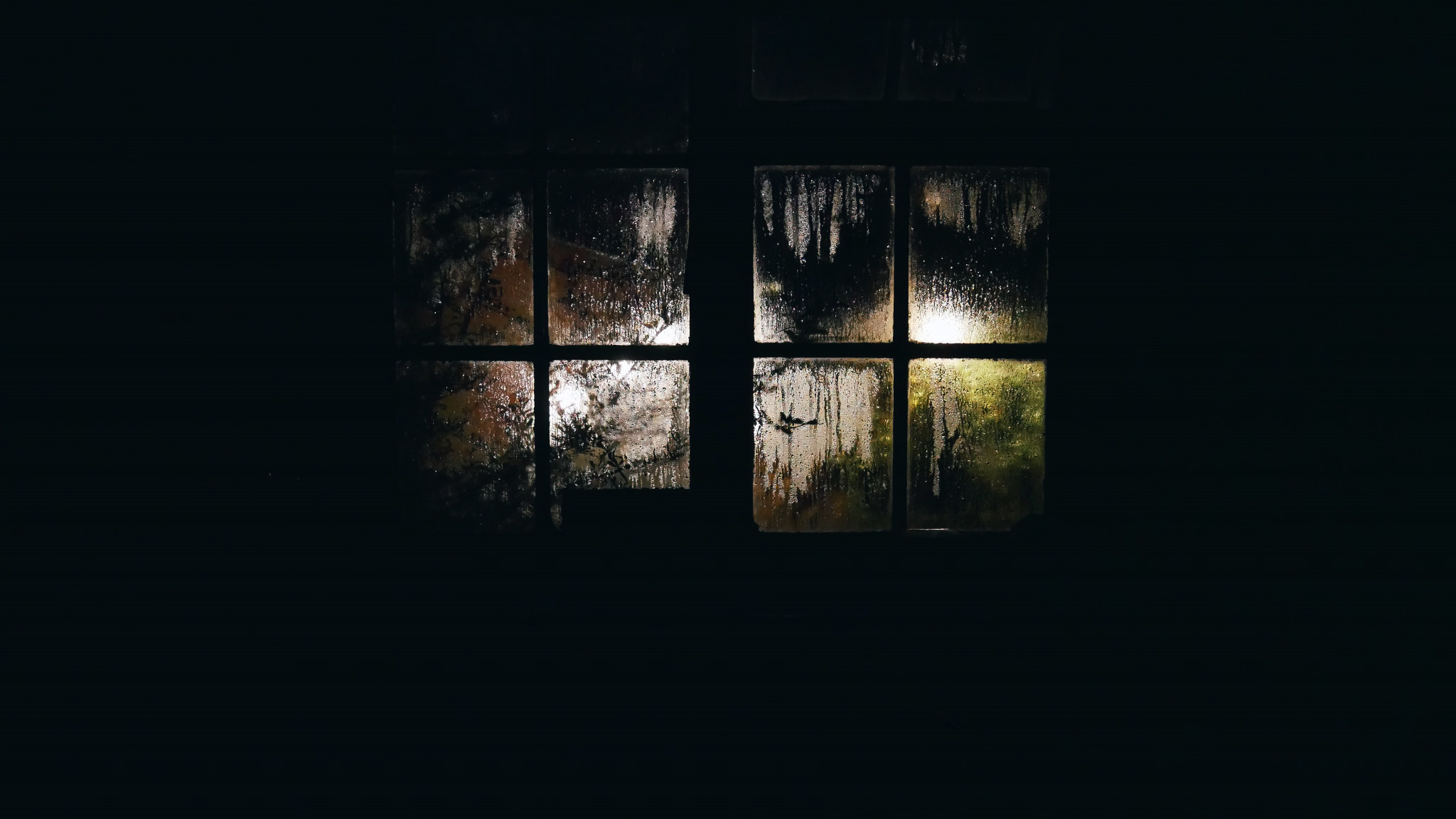 Panasonic Lumix DMC-GX85 (Lumix DMC-GX80 / Lumix DMC-GX7 Mark II) sample photo. Dark. photography