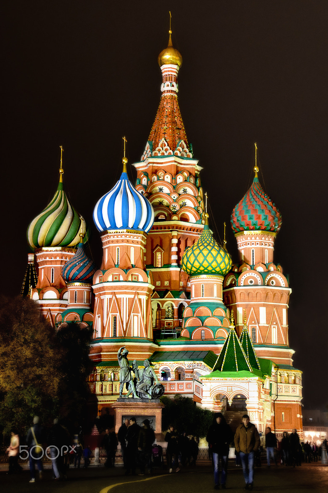 Nikon D7200 + Sigma 18-250mm F3.5-6.3 DC OS HSM sample photo. St basil's at night photography