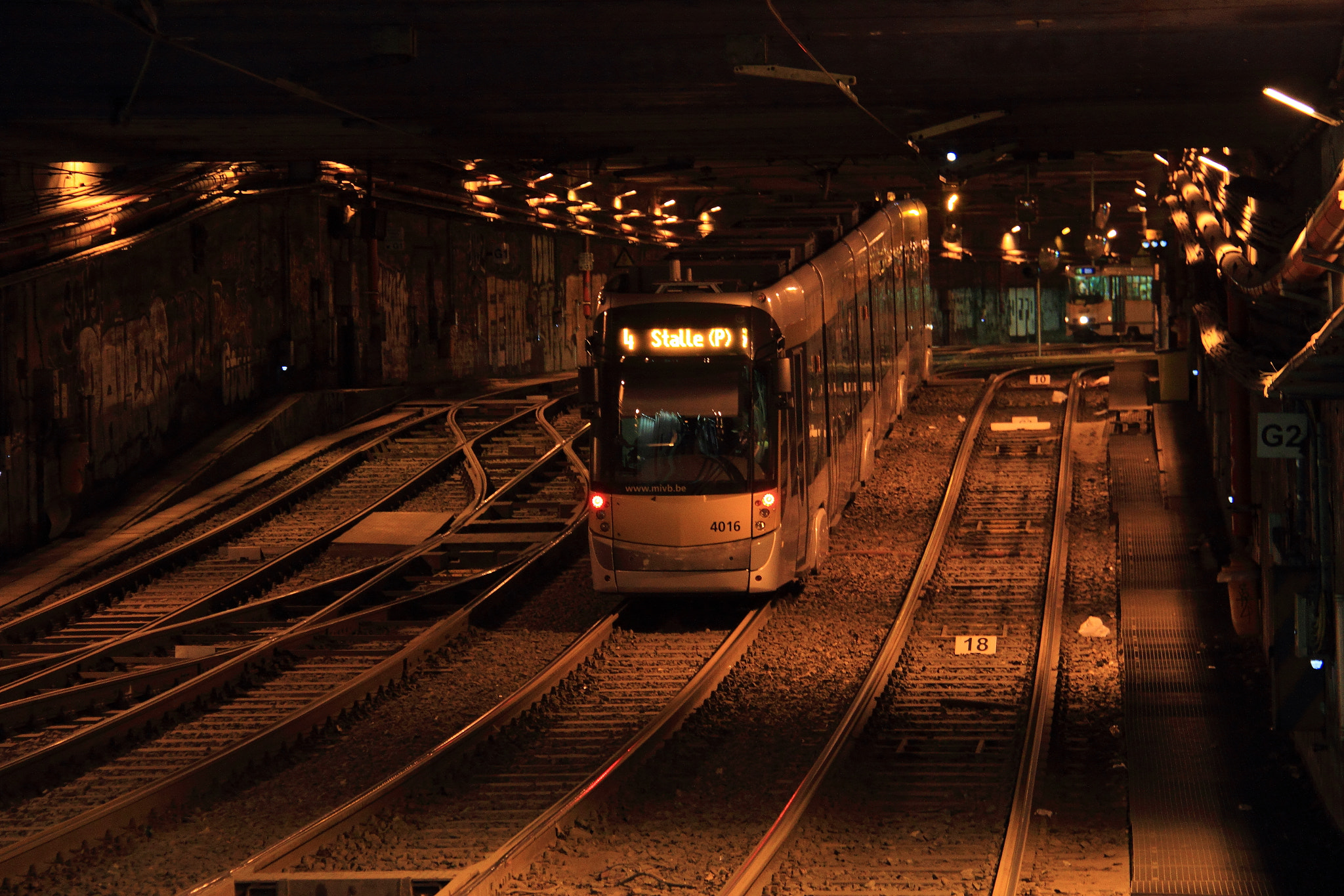 Canon EF-S 18-200mm F3.5-5.6 IS sample photo. Brussels underground photography