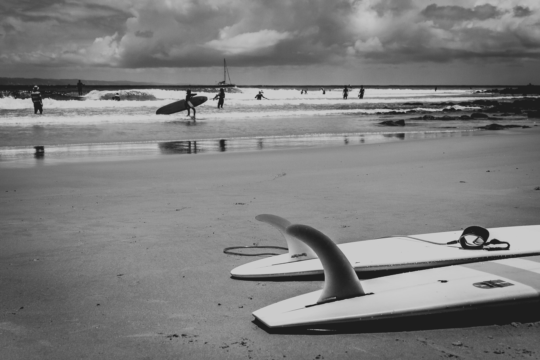 Canon EOS 40D + Canon EF-S 18-55mm F3.5-5.6 IS sample photo. Noosa longboards photography