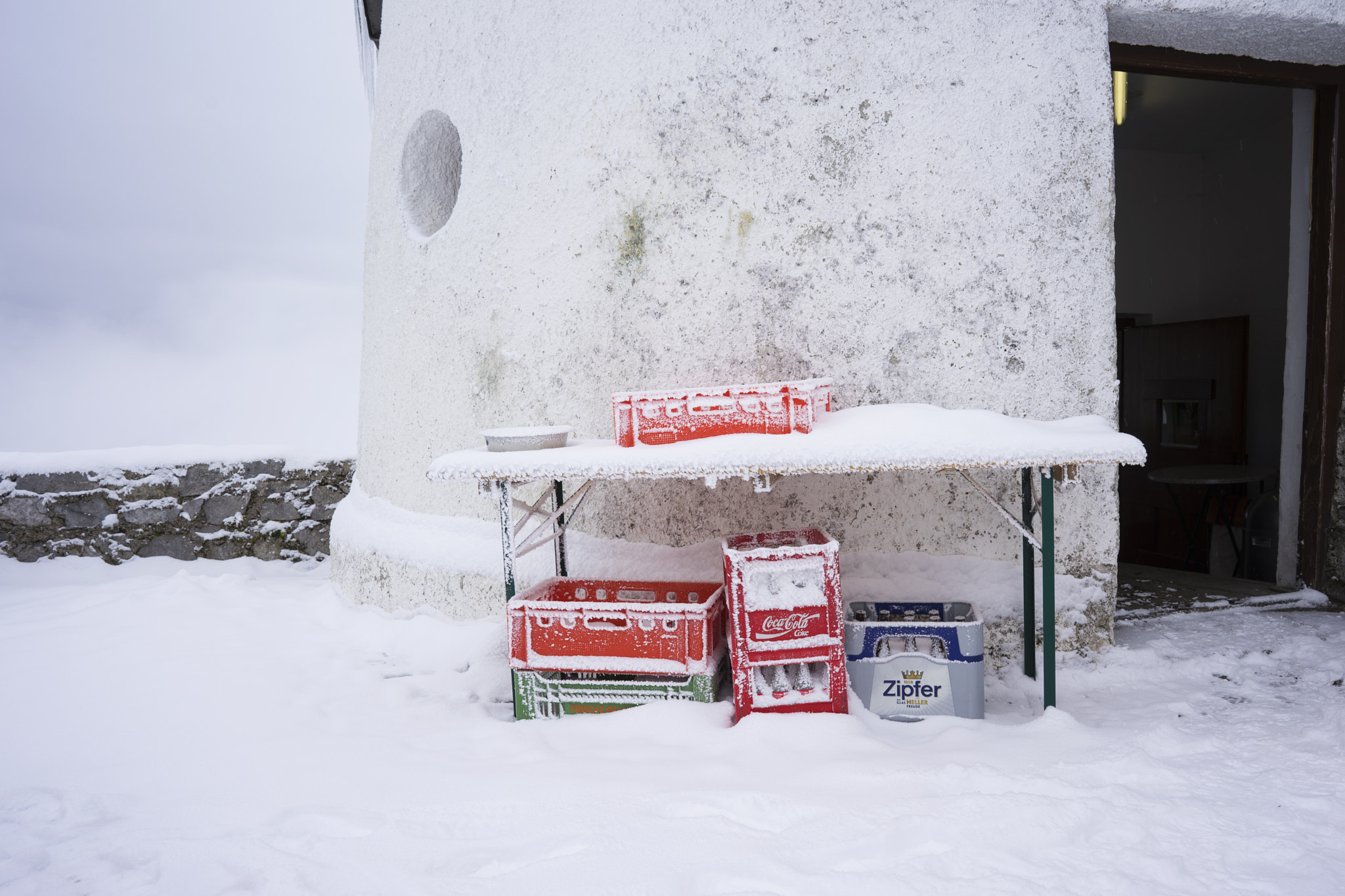 Sony a7 II + ZEISS Batis 25mm F2 sample photo. Snowed out cafe at hafelekar photography