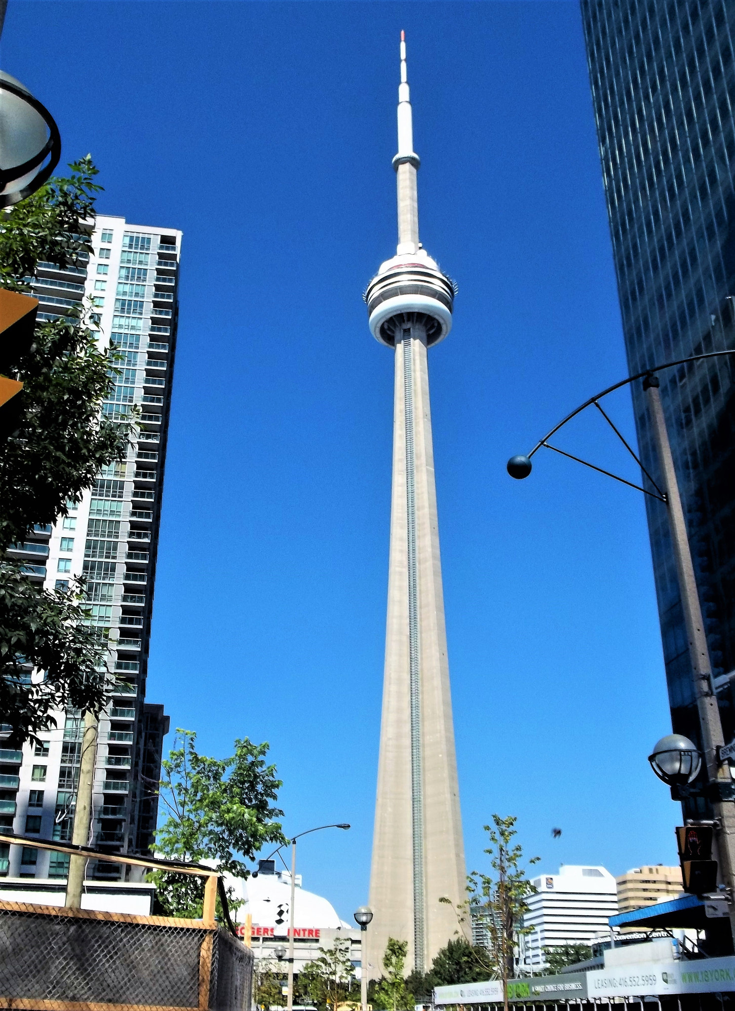 Kodak EASYSHARE C195 DIGITAL CAMERA sample photo. Cn tower toronto photography