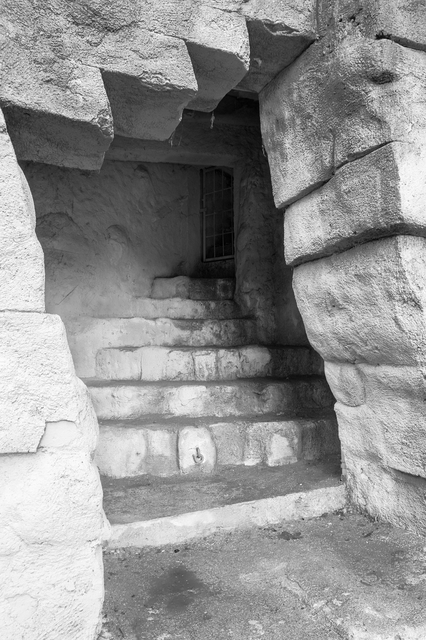 Canon EF 16-35mm F2.8L USM sample photo. La zoo abandoned photography