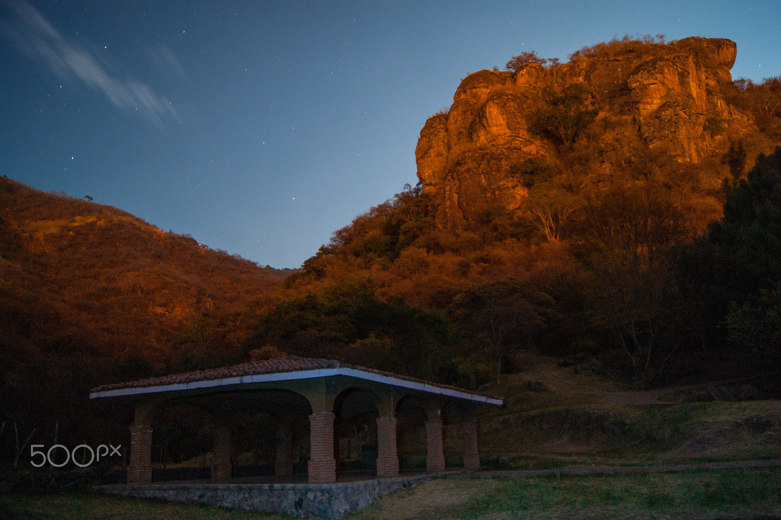 Sony Alpha DSLR-A380 + Sony DT 18-55mm F3.5-5.6 SAM sample photo. Terrace in "las peñas" park photography