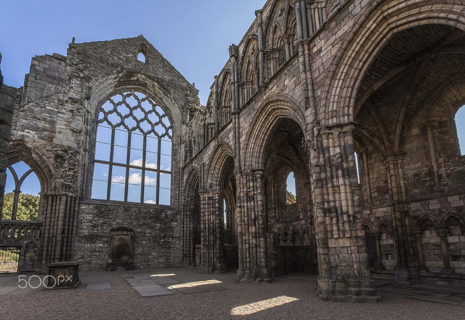 Canon EOS 650D (EOS Rebel T4i / EOS Kiss X6i) + Canon EF-S 10-22mm F3.5-4.5 USM sample photo. Holyrood abbey ruins photography