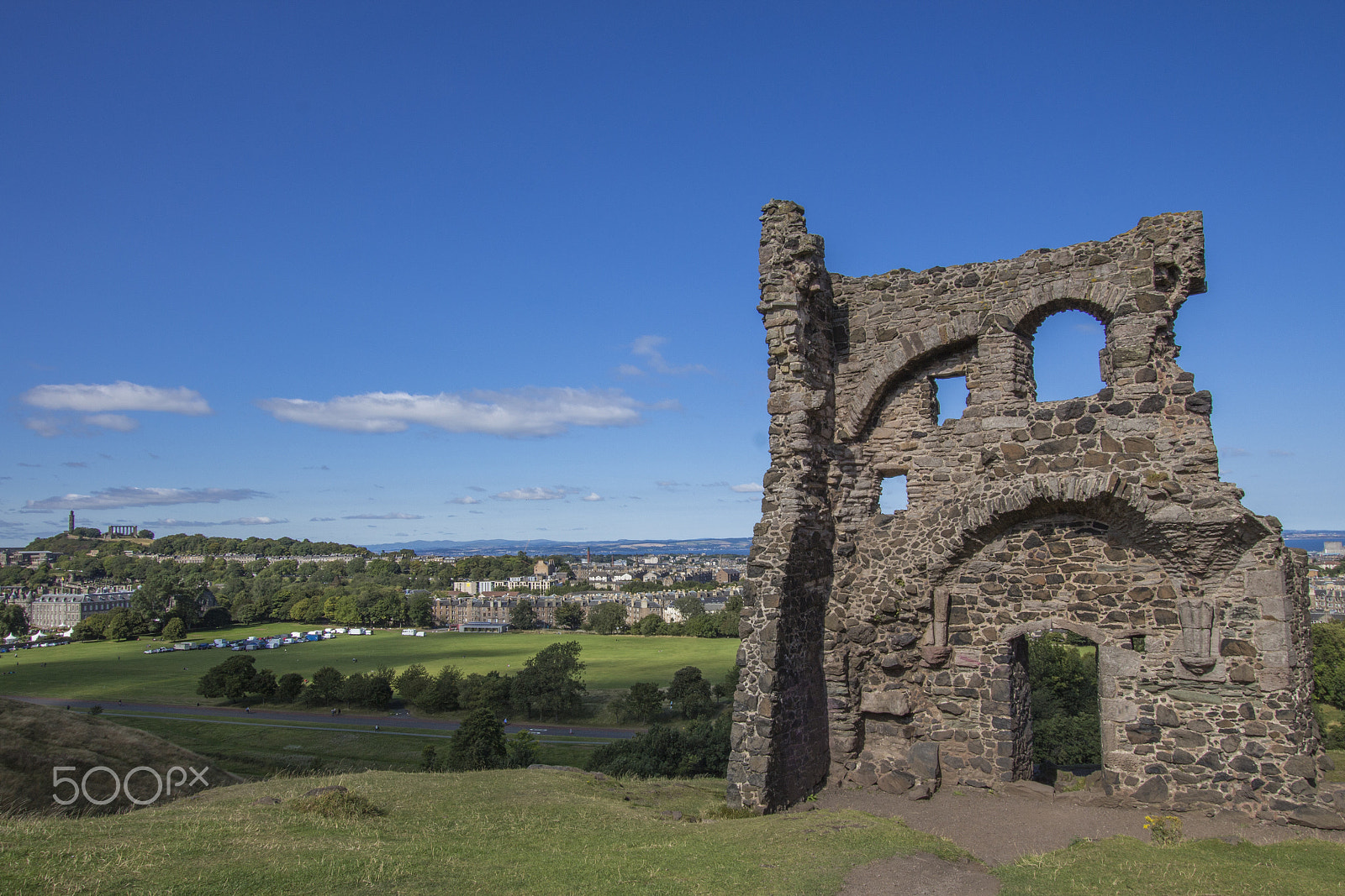 Canon EOS 650D (EOS Rebel T4i / EOS Kiss X6i) sample photo. Church ruins over edinburgh photography