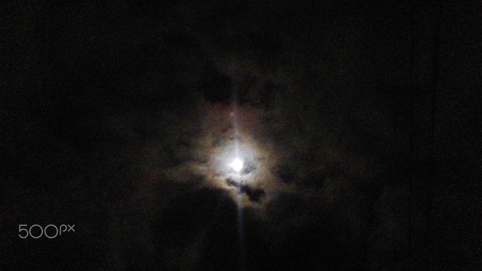 LG Zone3 sample photo. Hiding moon photography