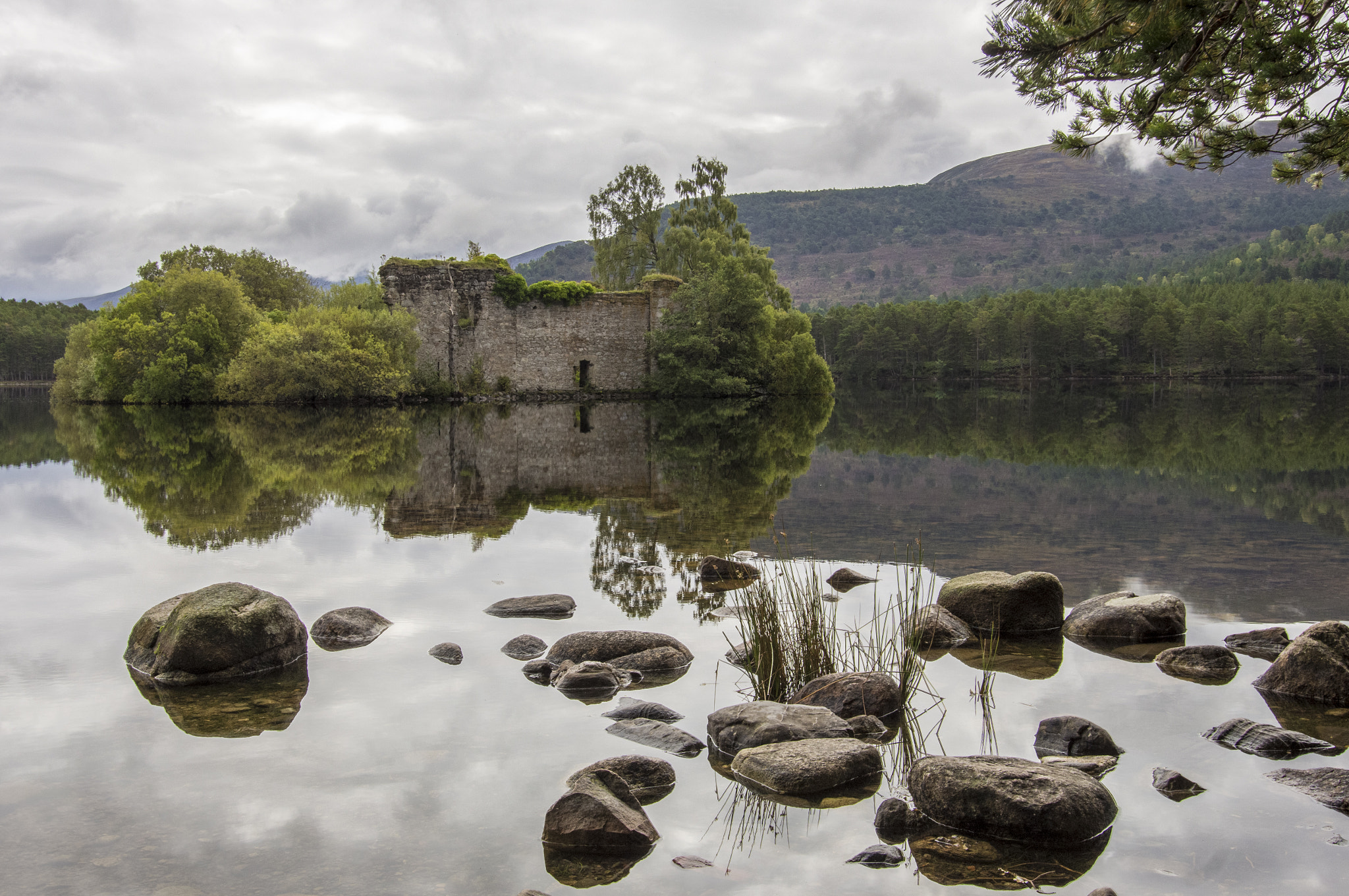 Canon EOS 650D (EOS Rebel T4i / EOS Kiss X6i) sample photo. Castle reflections photography