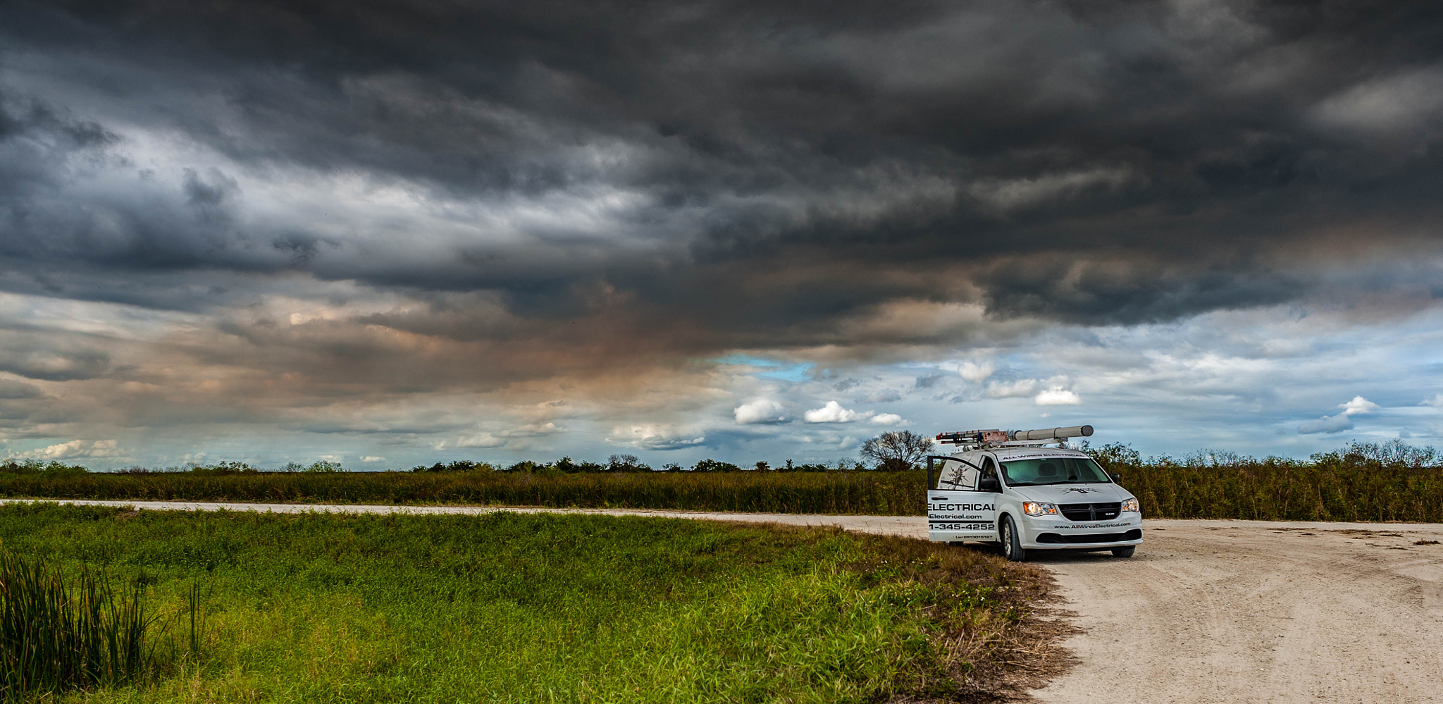 Nikon D700 + AF Nikkor 28mm f/2.8 sample photo. Working outdoors photography