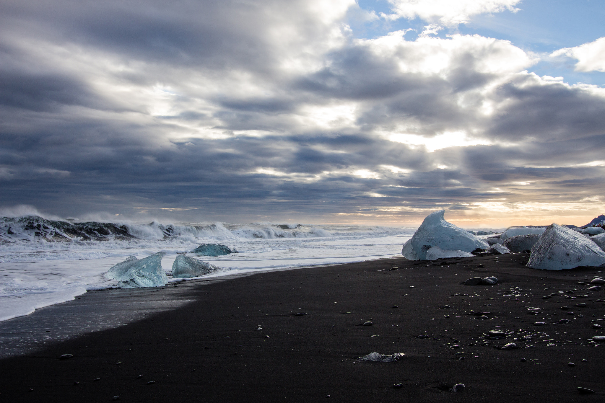Canon EOS 650D (EOS Rebel T4i / EOS Kiss X6i) sample photo. Black sand icebergs photography