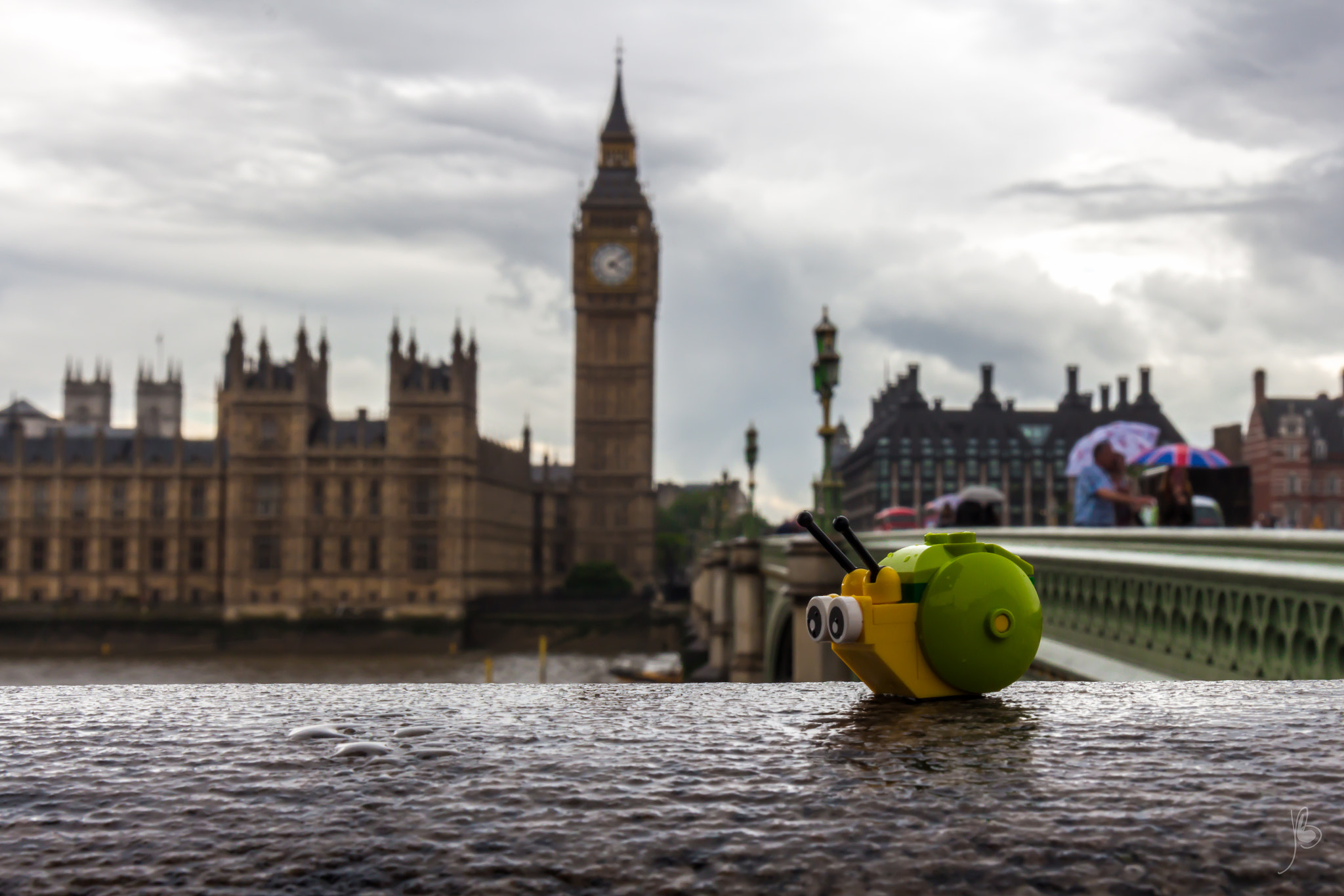 Canon EF 24-70mm F4L IS USM sample photo. A snail's life (14) - rainy london photography