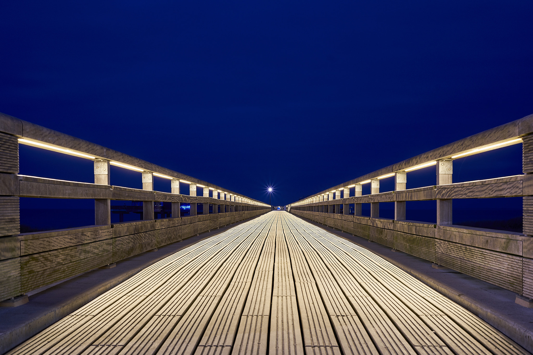 Sony FE 50mm F1.8 sample photo. Seebrücke heiligenhafen in farbe photography