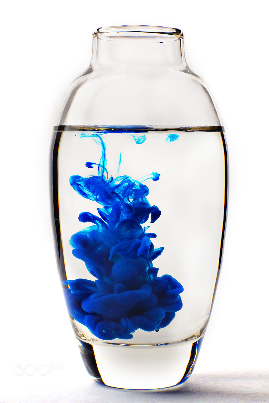 Minolta AF 50mm F1.4 [New] sample photo. Glass vase with water on white background, inside spreads a drop of blue paint. photography
