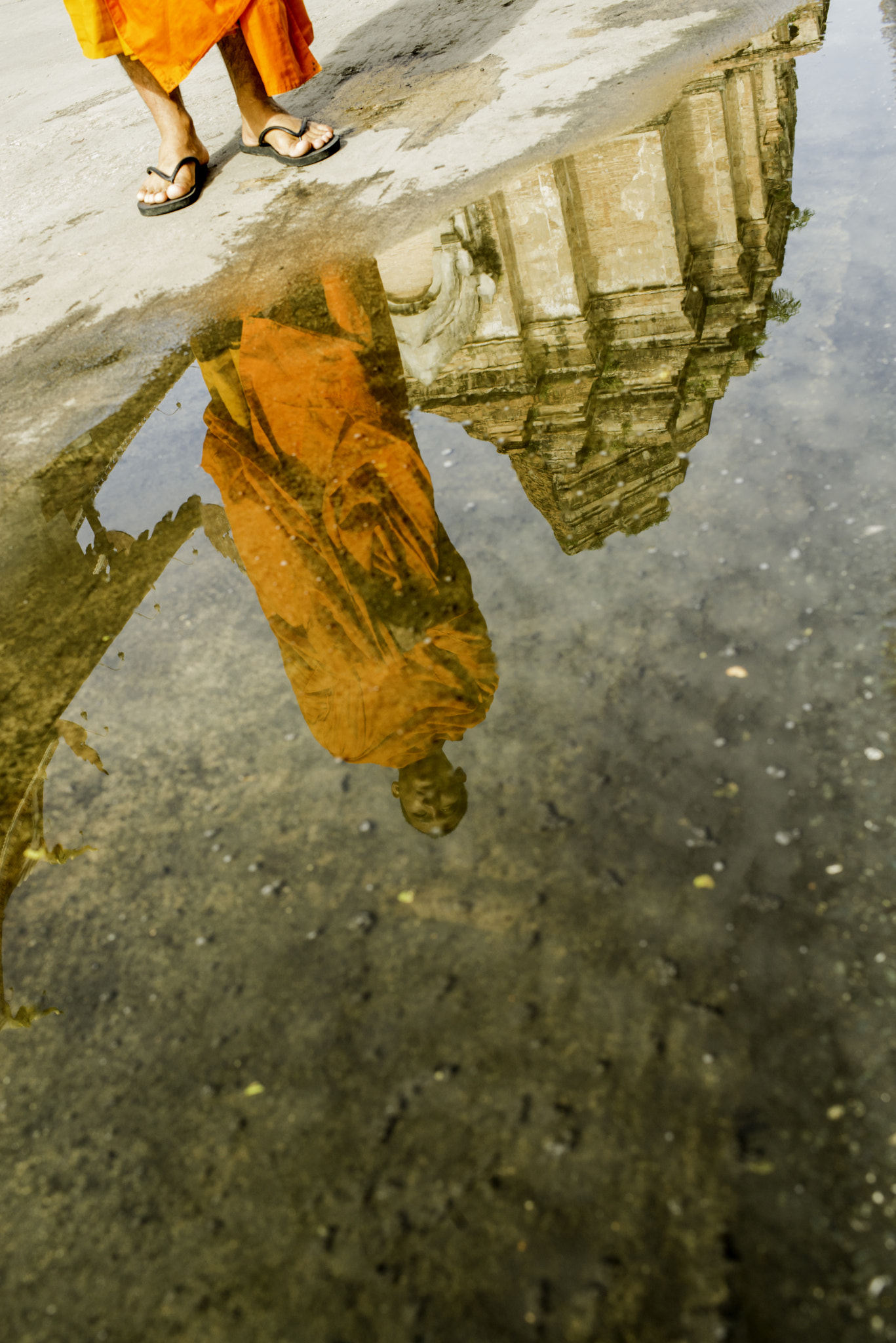 Nikon D800 + Nikon AF-S Nikkor 35mm F1.4G sample photo. Reflecting buddhist photography