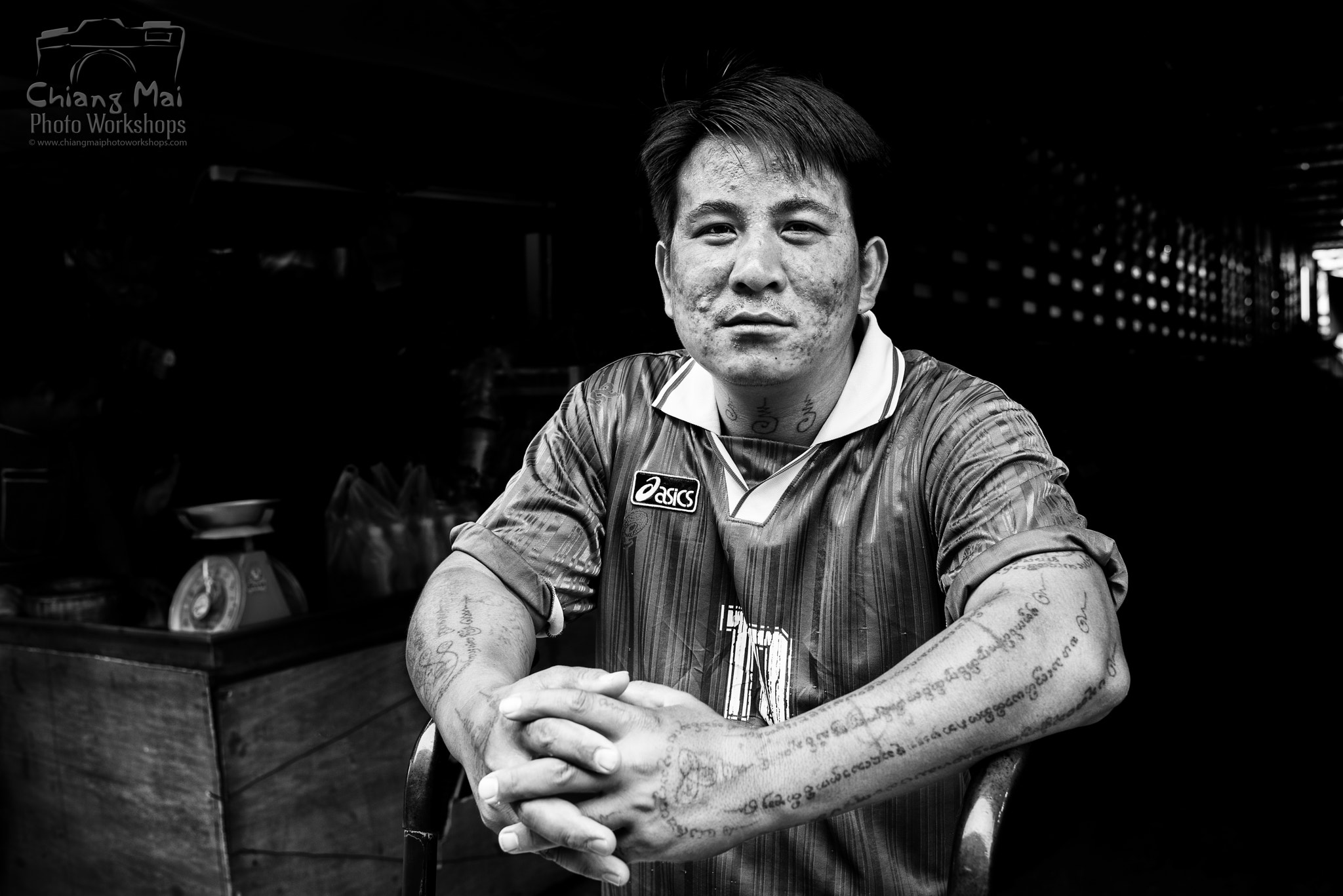 Nikon D800 + Nikon AF-S Nikkor 35mm F1.4G sample photo. Portrait of a market porter photography