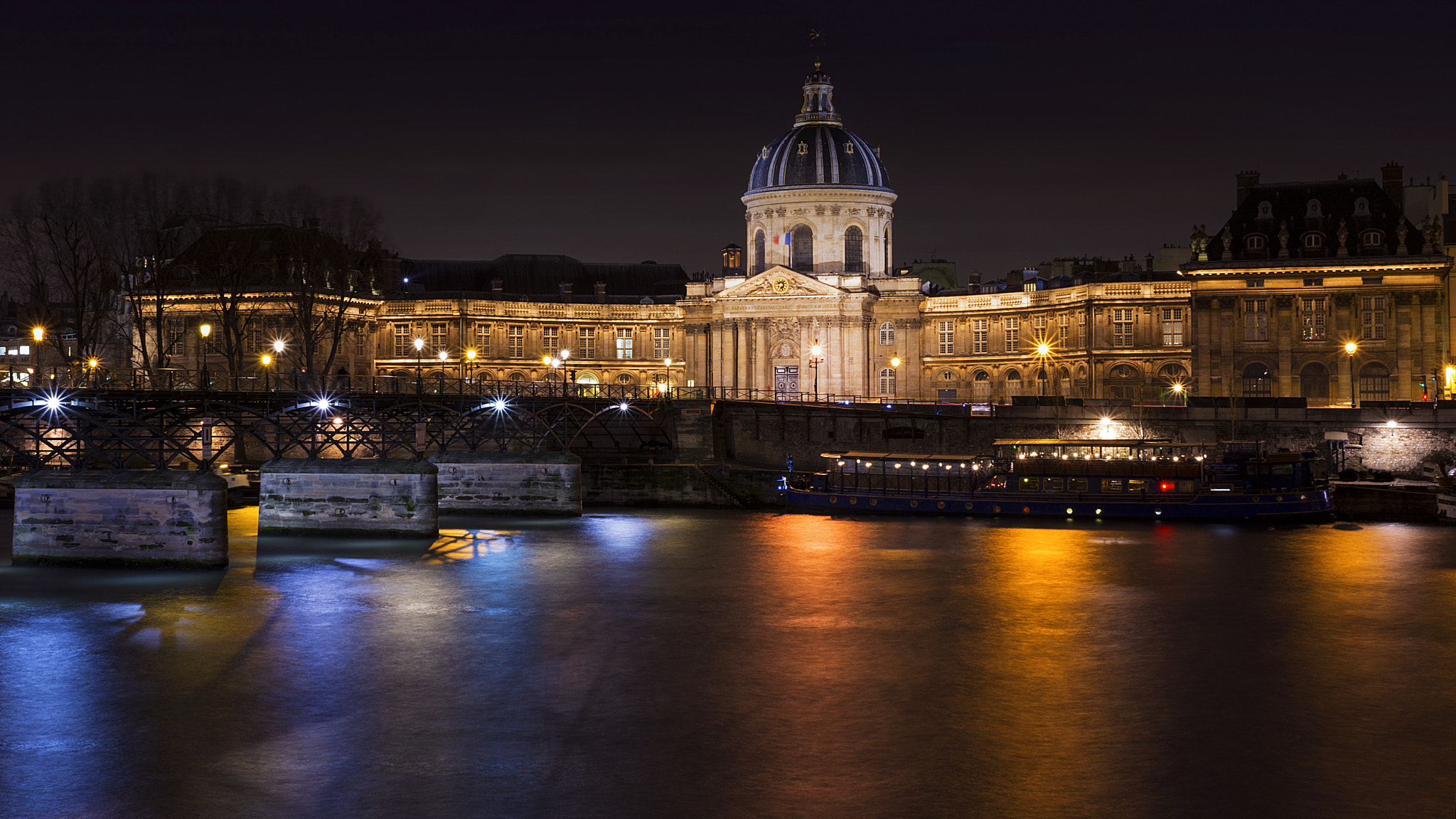 Nikon D7100 + Nikon AF Nikkor 28mm F2.8D sample photo. Institut de france at night photography