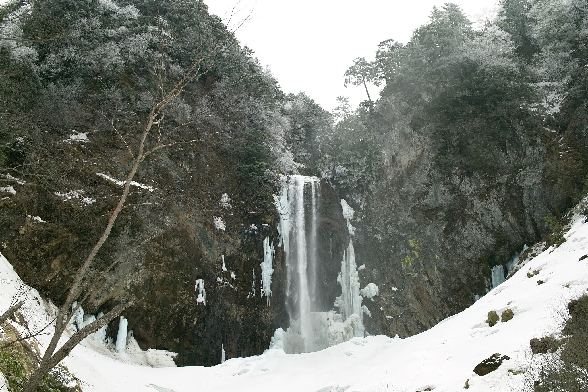 Sigma DP2x sample photo. Snow and waterfalls photography