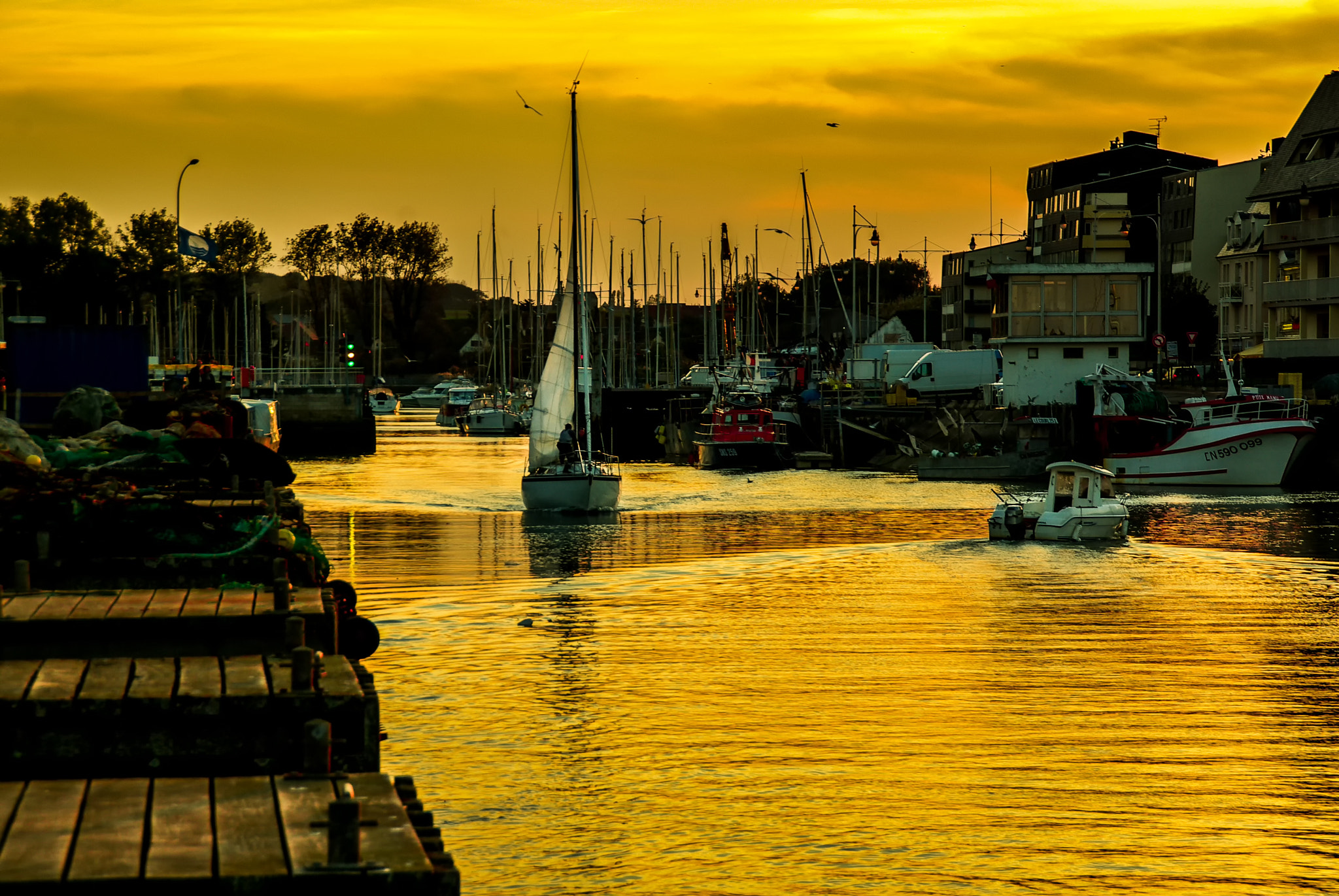 Tamron AF 18-200mm F3.5-6.3 XR Di II LD Aspherical (IF) Macro sample photo. Port de courseulles sur mer (normandie) photography