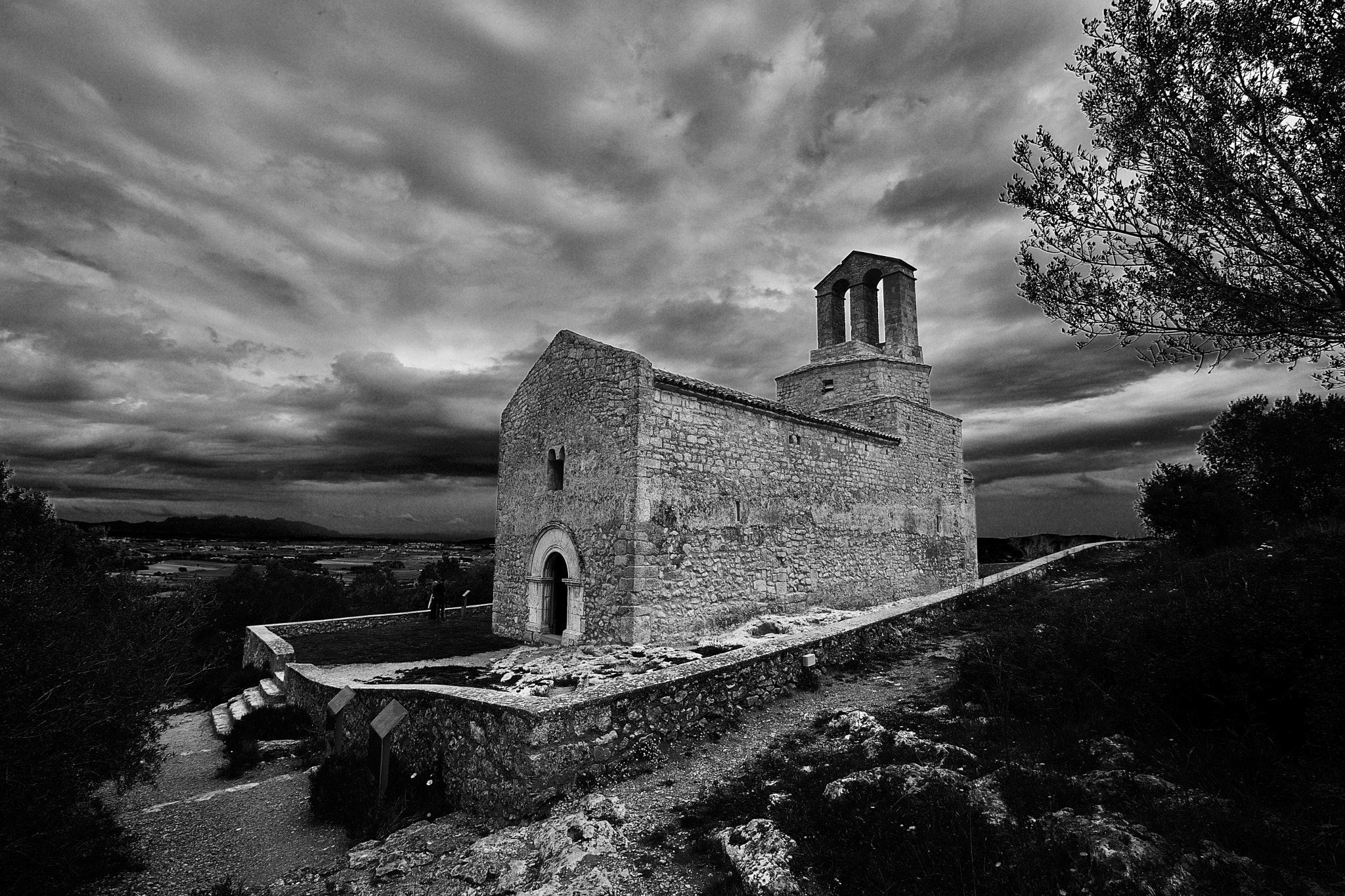 Canon EOS-1Ds Mark III sample photo. OlÈrdola spain.roman church. photography