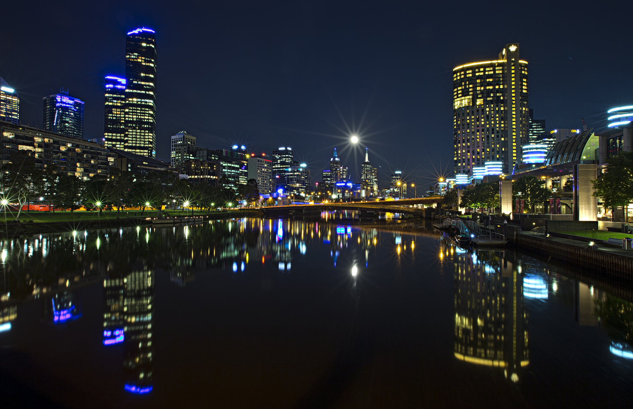 Moonrise over Melbourne