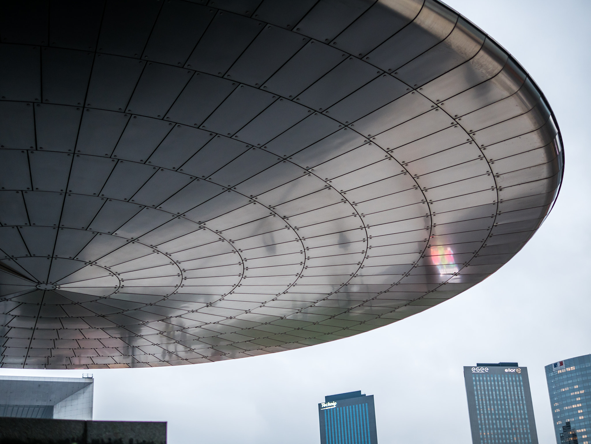 Panasonic Lumix DMC-GX85 (Lumix DMC-GX80 / Lumix DMC-GX7 Mark II) + Panasonic Leica DG Summilux 25mm F1.4 II ASPH sample photo. Flying saucer (almost) photography