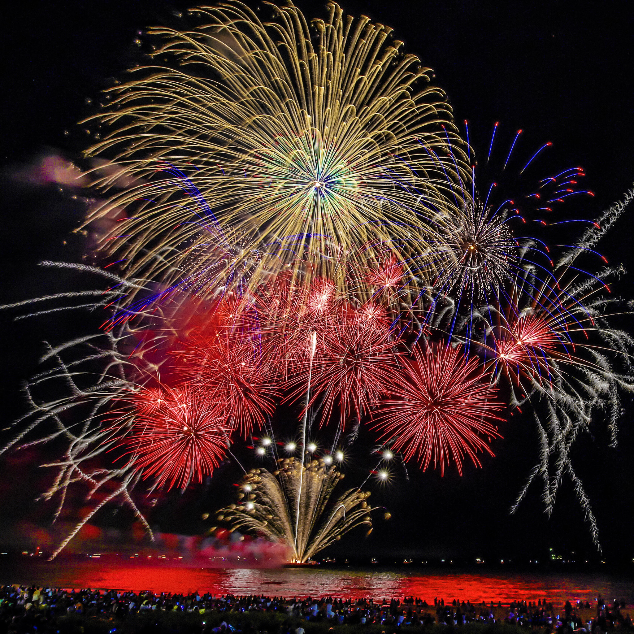 Canon EF 16-35mm F4L IS USM sample photo. Long-exposure photography