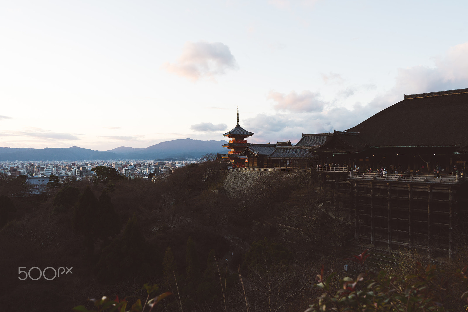 Sony FE 28-70mm F3.5-5.6 OSS sample photo. Sunset over kyoto photography
