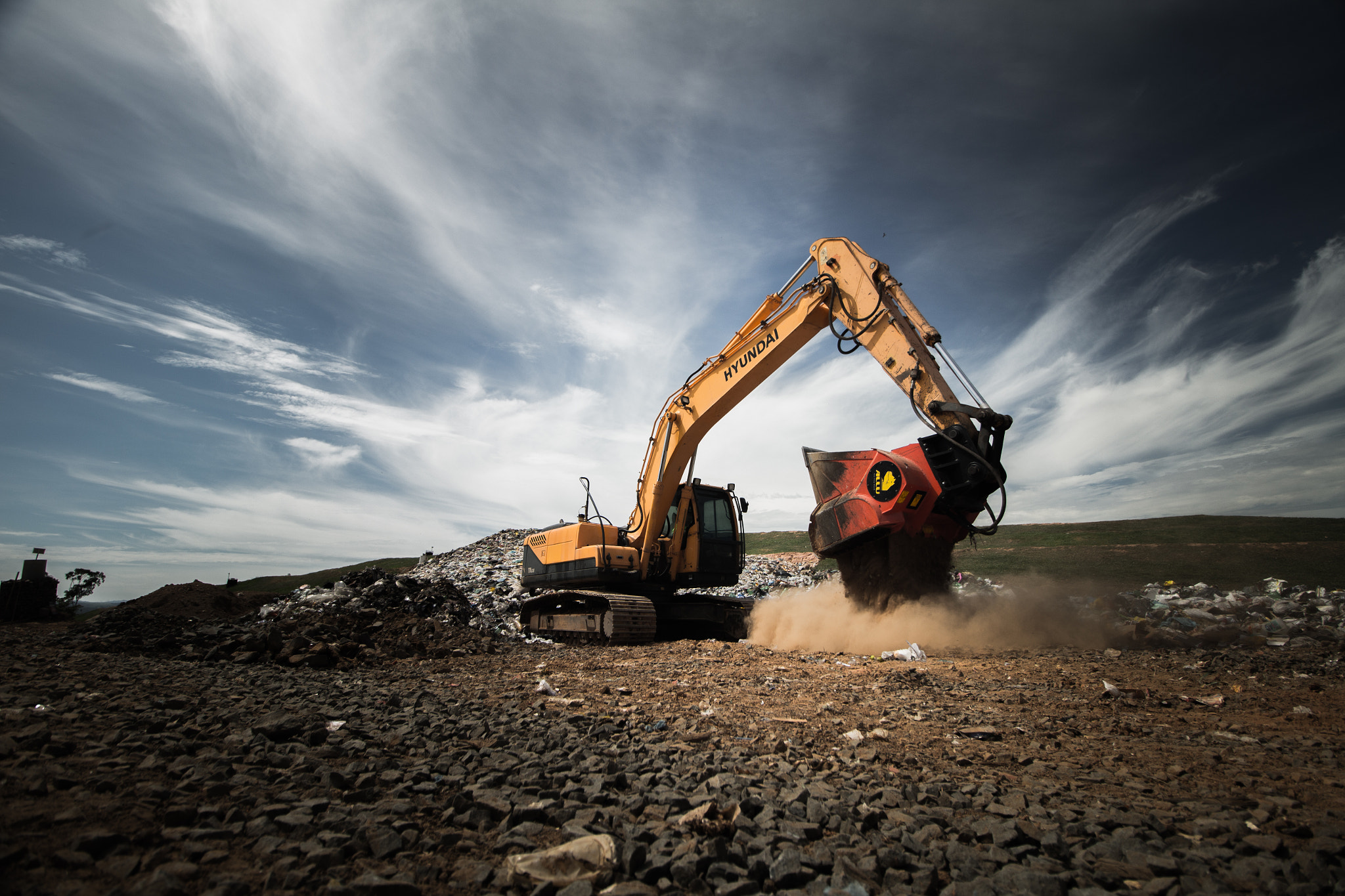 Canon EOS 700D (EOS Rebel T5i / EOS Kiss X7i) sample photo. Landfill sky photography