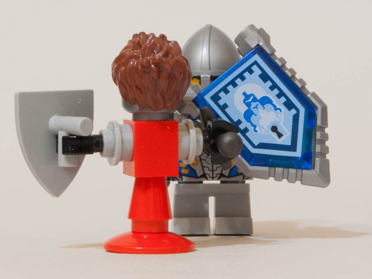 Pentax smc DA 18-55mm F3.5-5.6 AL WR sample photo. Small toys - fierce battles photography