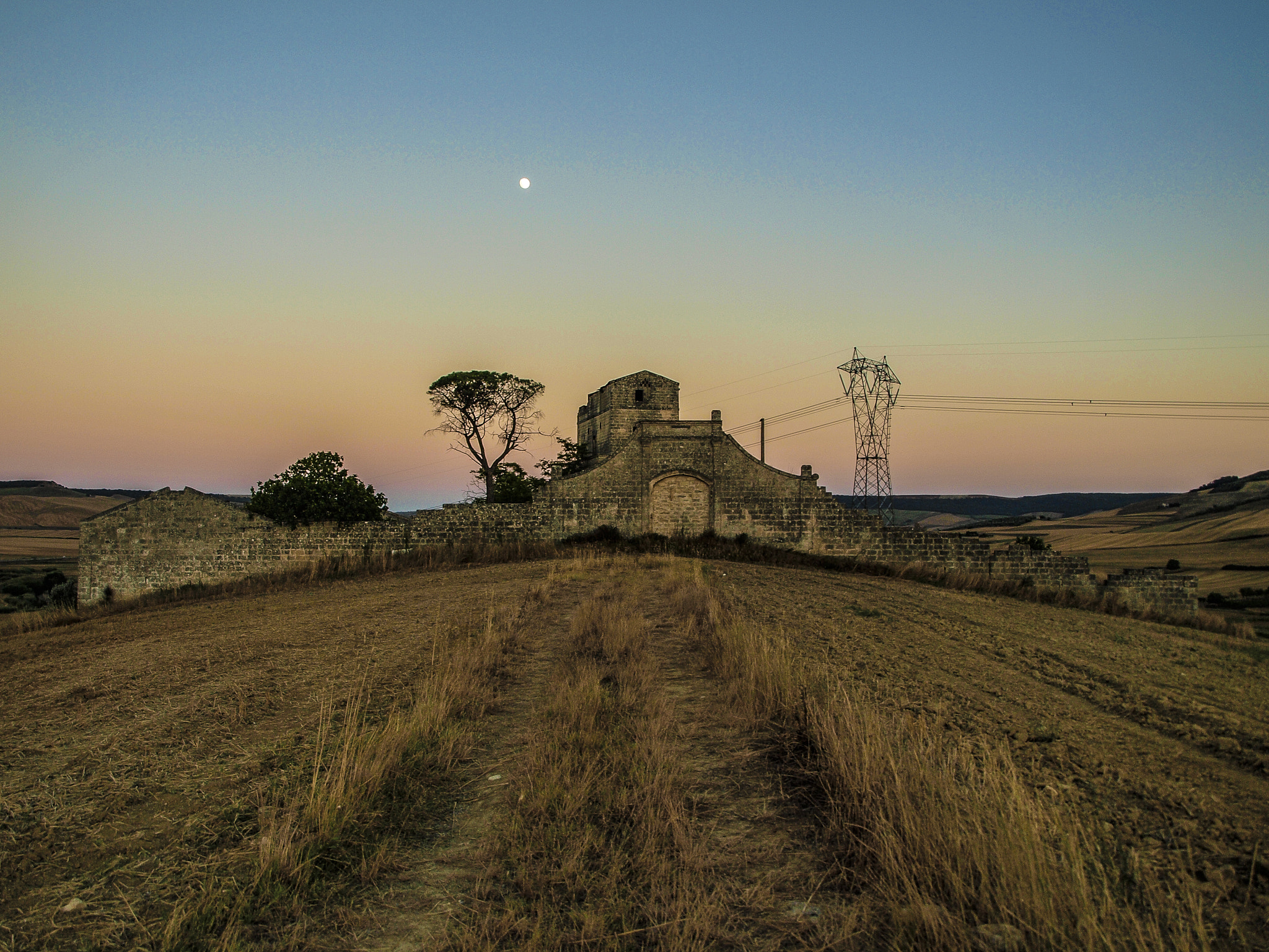 Olympus E-450 (EVOLT E-450) + OLYMPUS 14-42mm Lens sample photo. Old ruins in murgia photography