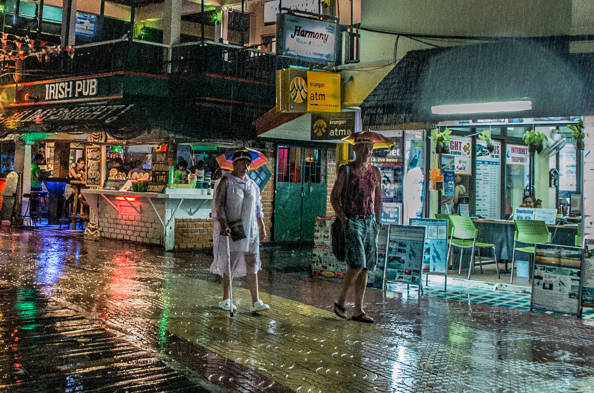 Pentax K-5 II + Pentax smc DA 18-55mm F3.5-5.6 AL WR sample photo. Cool umbrellas in color photography