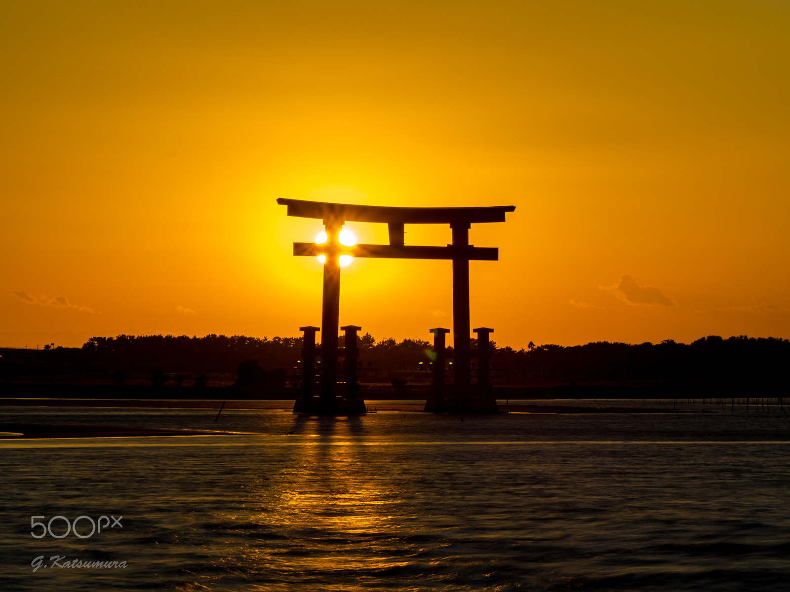 Olympus OM-D E-M5 II + Olympus M.Zuiko Digital ED 40-150mm F2.8 Pro sample photo. Sunset yellow photography