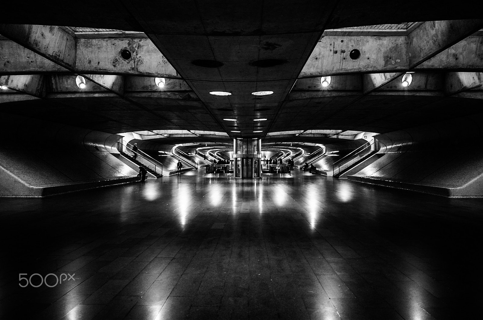 Sony a7R + E 21mm F2.8 sample photo. Railway station in lisbon photography