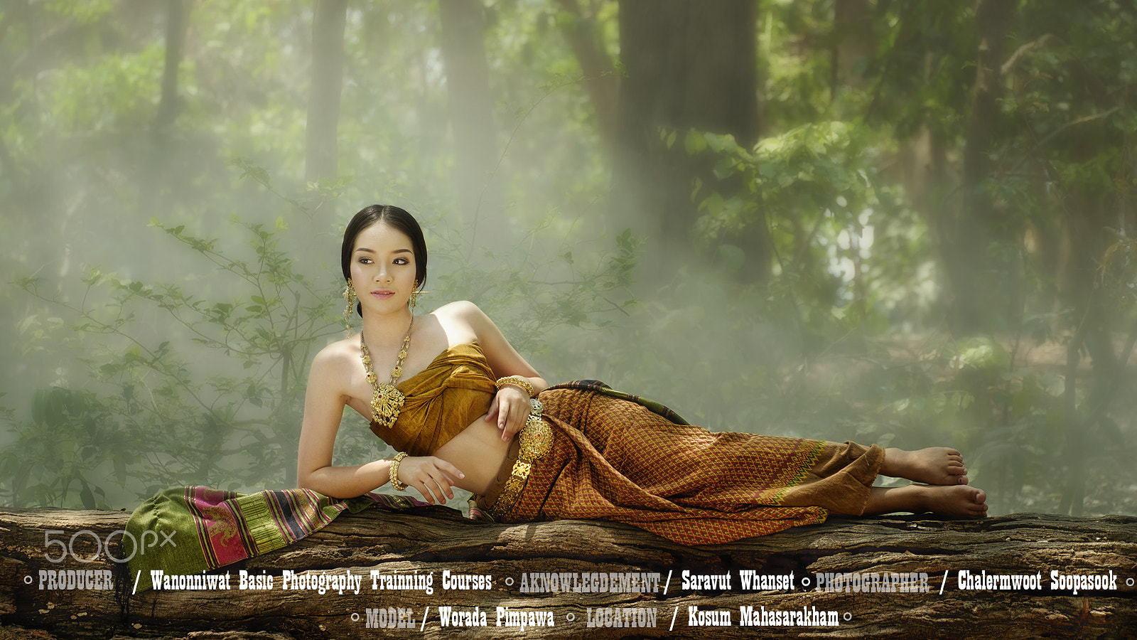 Fujifilm X-E2 + Fujifilm XC 50-230mm F4.5-6.7 OIS II sample photo. Portrait of thai woman in traditional costume photography