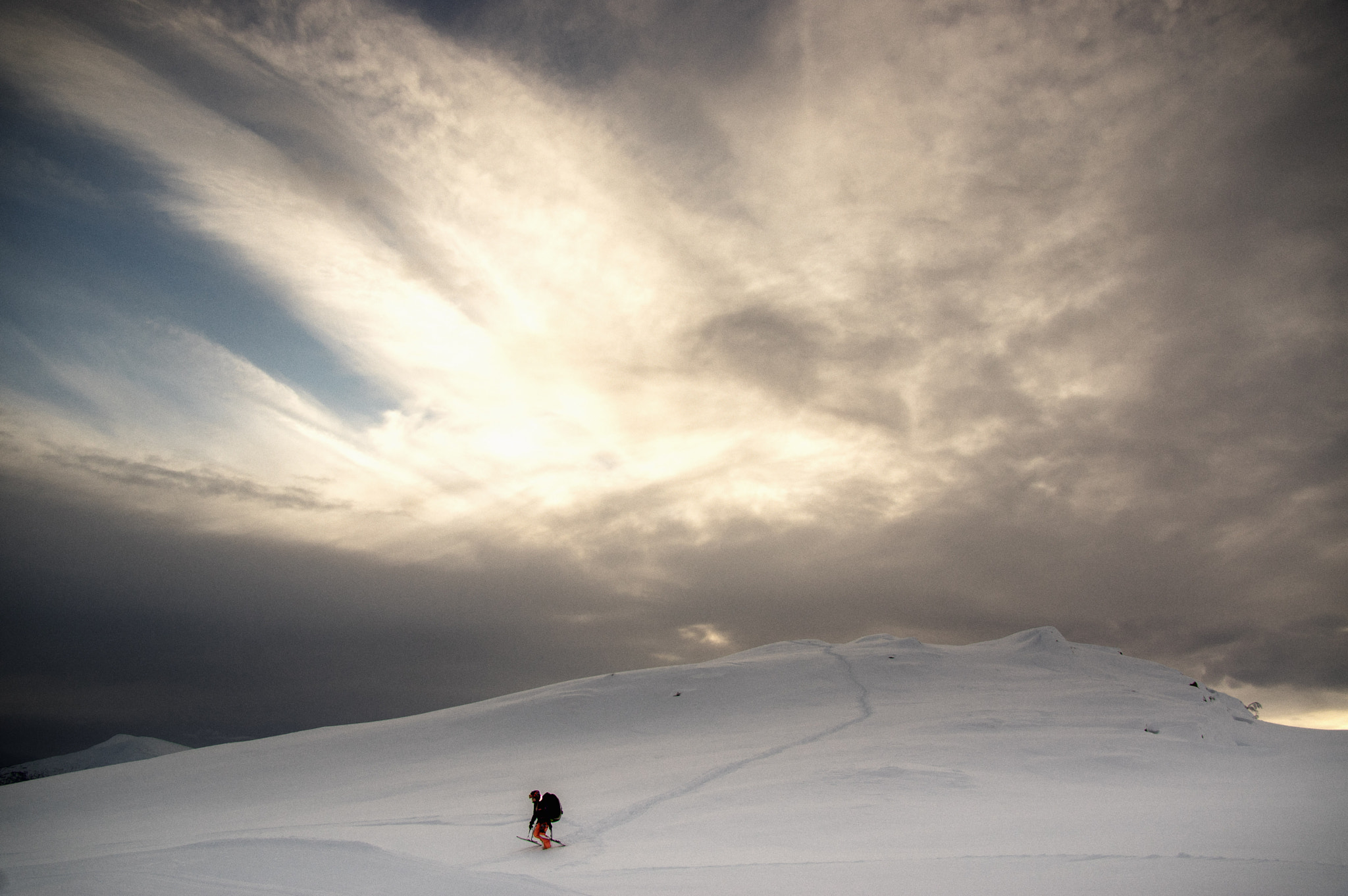 Pentax smc DA* 16-50mm F2.8 ED AL (IF) SDM sample photo. Paraglider gets cold feet photography