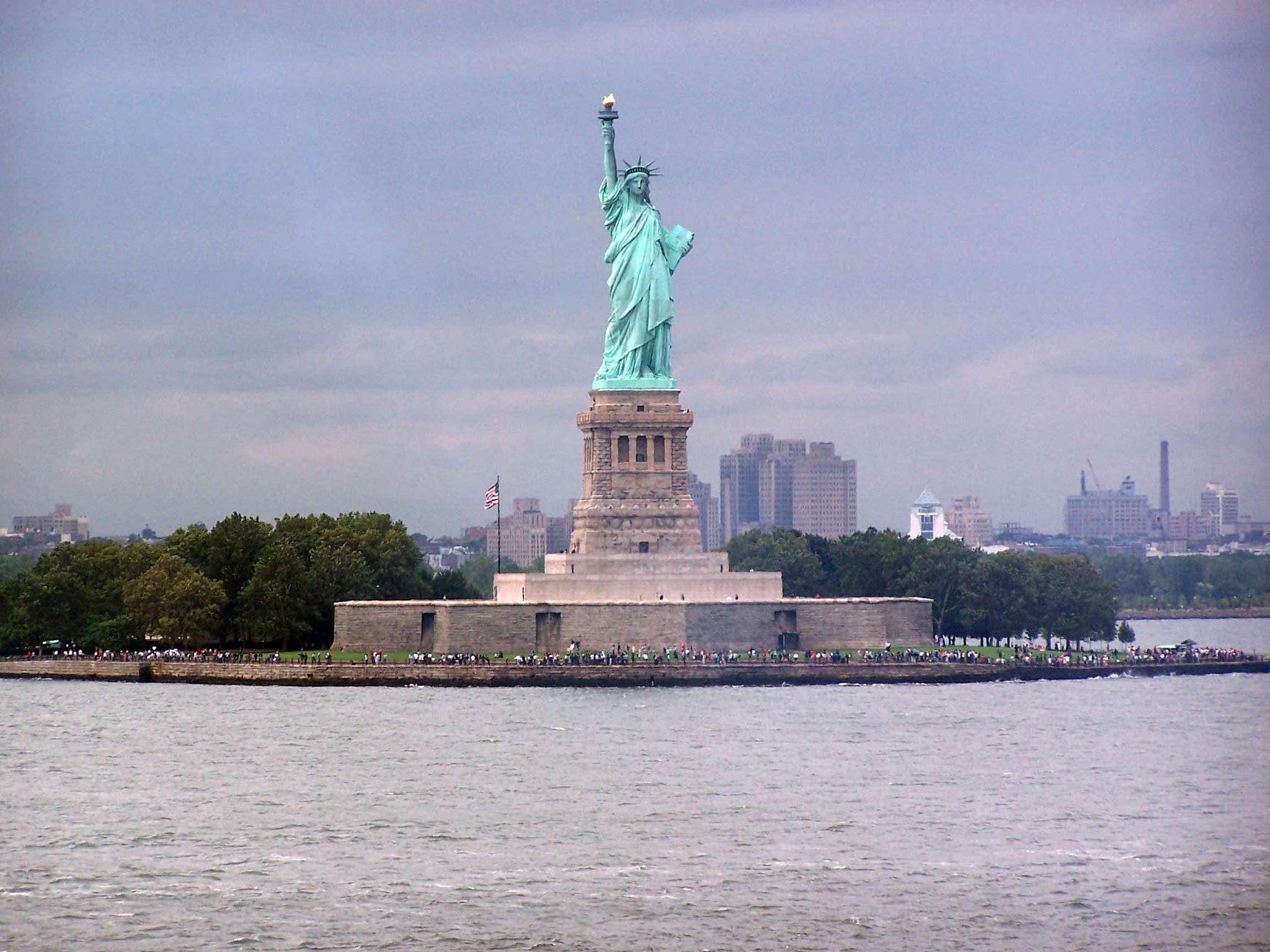 Kodak DX6490 ZOOM DIGITAL CAMERA sample photo. Statue of liberty photography