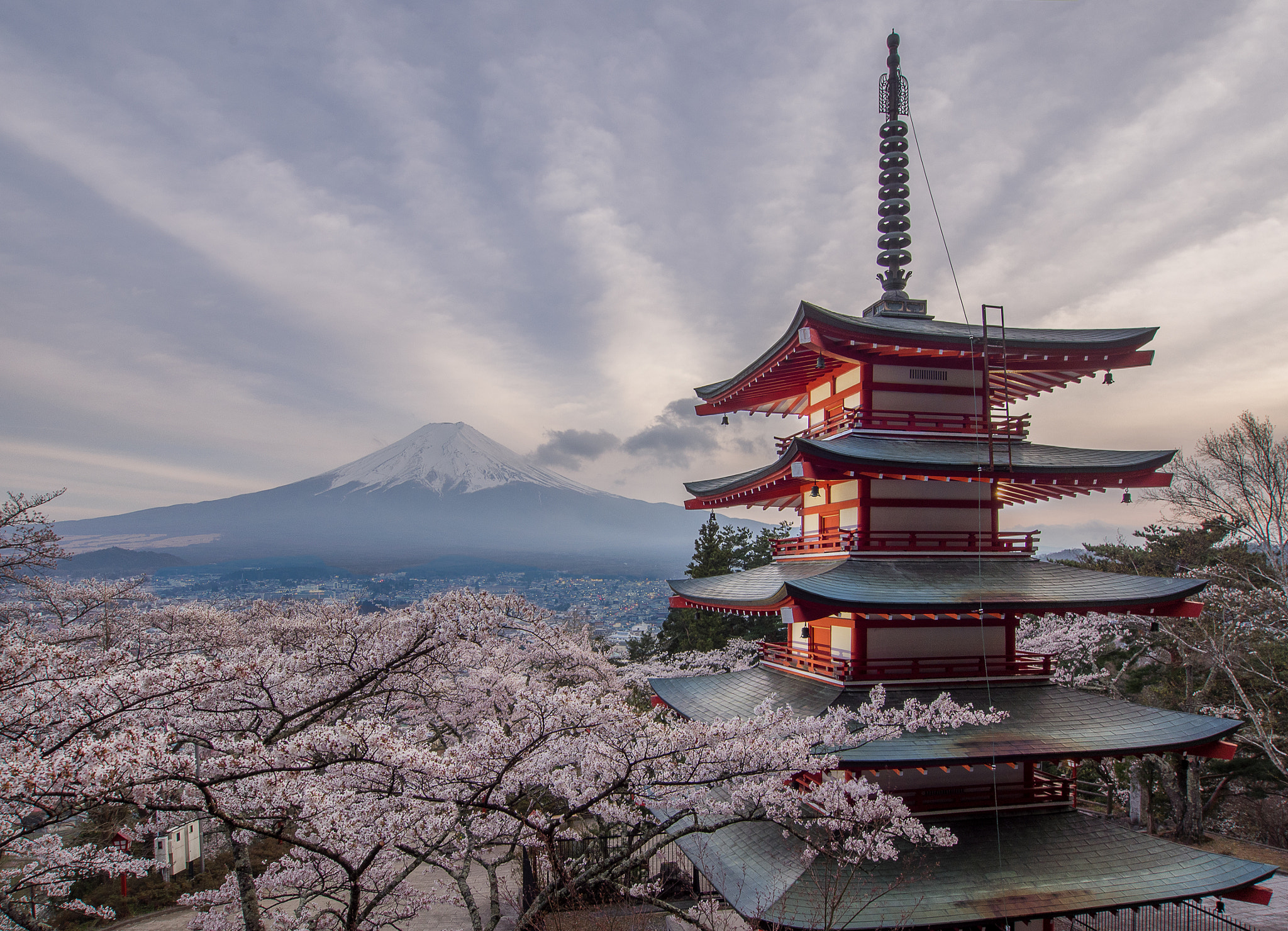 Olympus OM-D E-M5 + OLYMPUS M.9-18mm F4.0-5.6 sample photo. Chureito pagoda photography